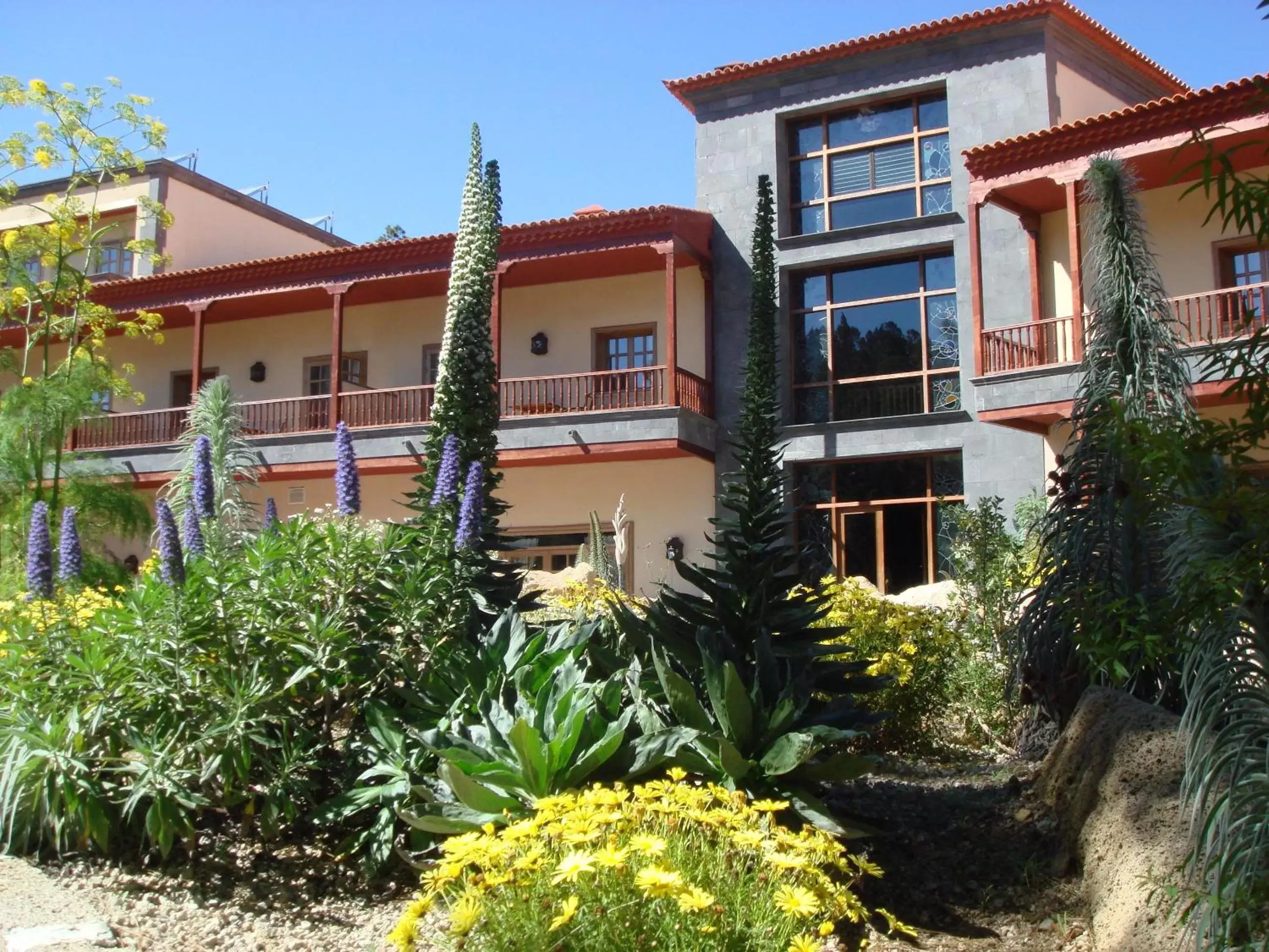 Facade/entrance, Property Building in Hotel Spa Villalba