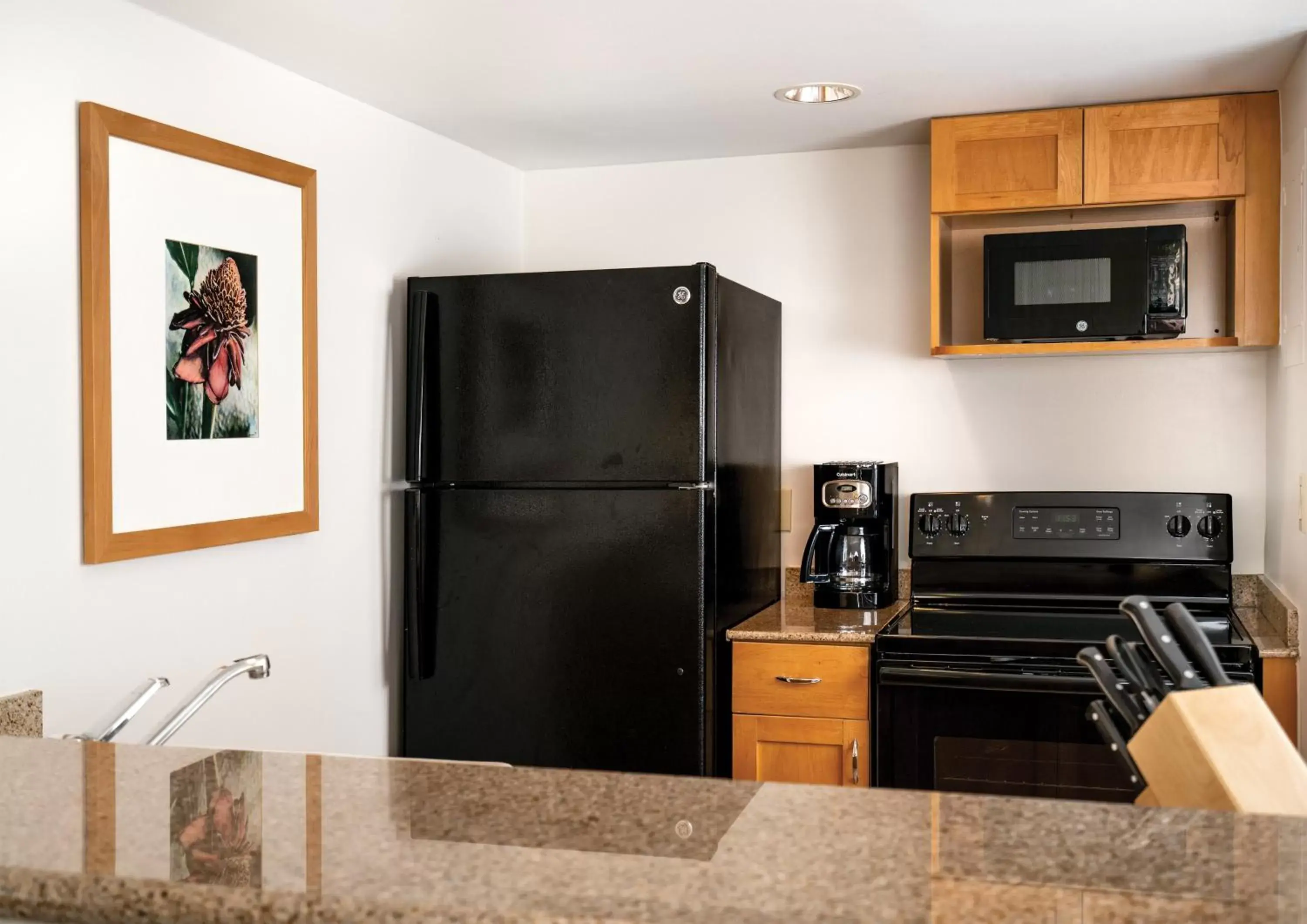 Bedroom, Kitchen/Kitchenette in Waikiki Marina Resort at the Ilikai