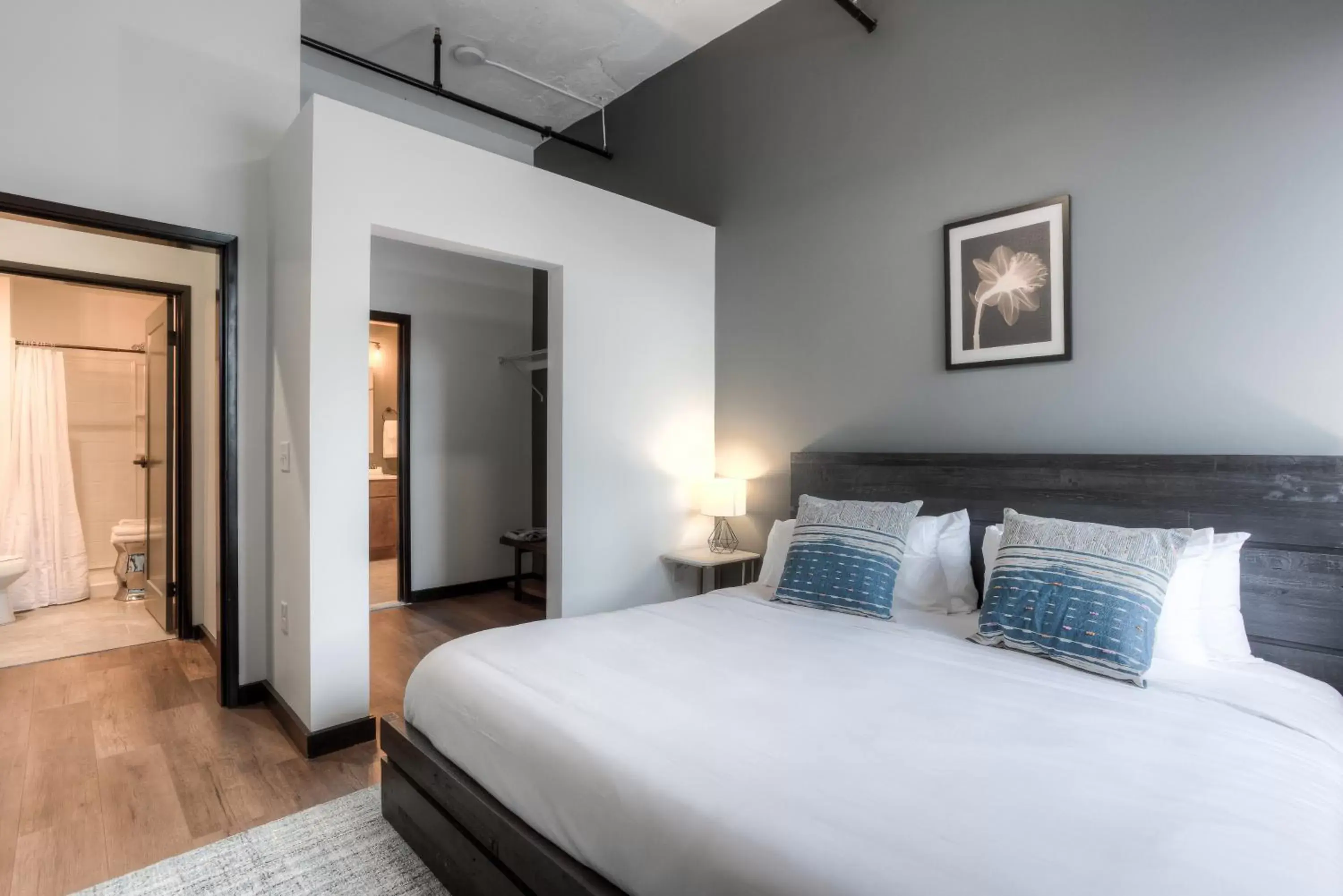 Two Bedroom Apartment with Queen Beds in Mint House Detroit - Times Square Two Bedroom Apartment with Queen Beds in Mint House Detroit - Times Square
