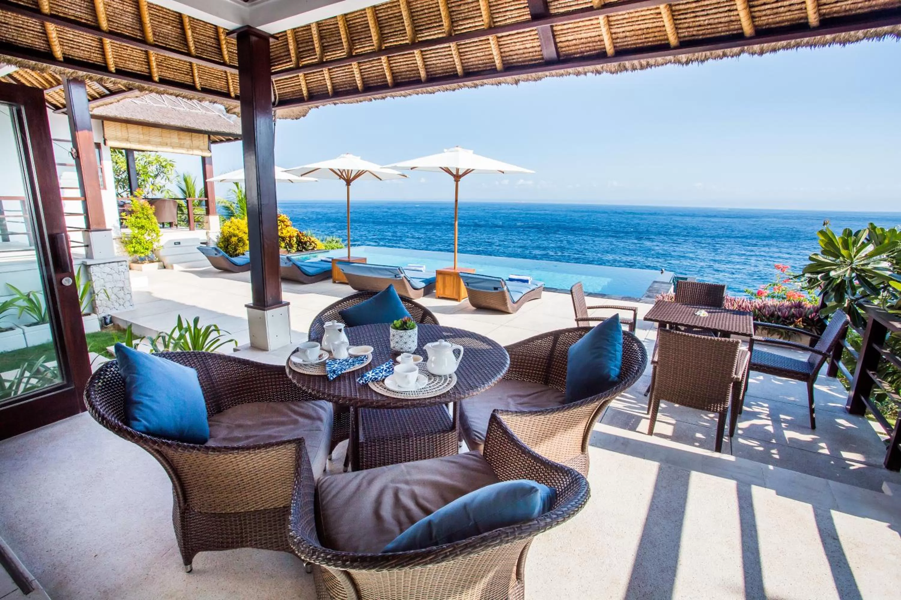 Restaurant/places to eat in The Point Resort Lembongan