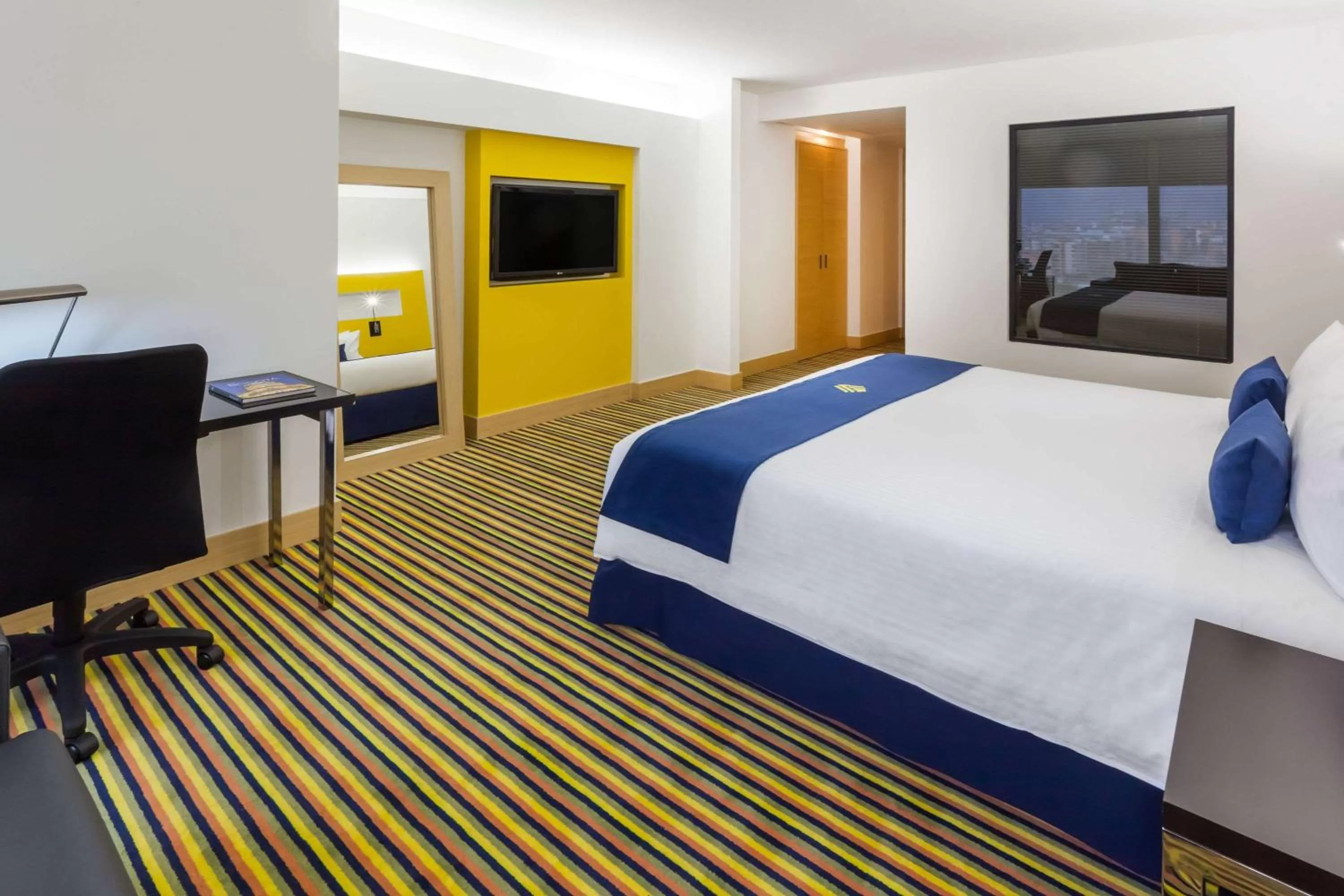 Photo of the whole room, Bed in Wyndham Bogota