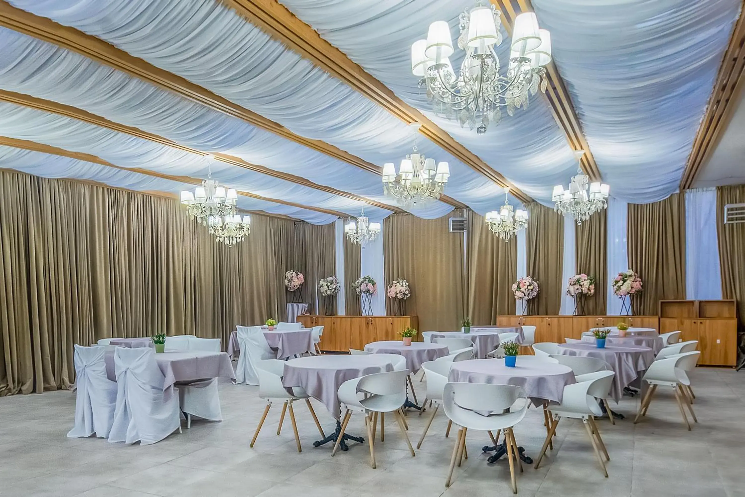 Restaurant/Places to Eat in Cron Palace Tbilisi Hotel