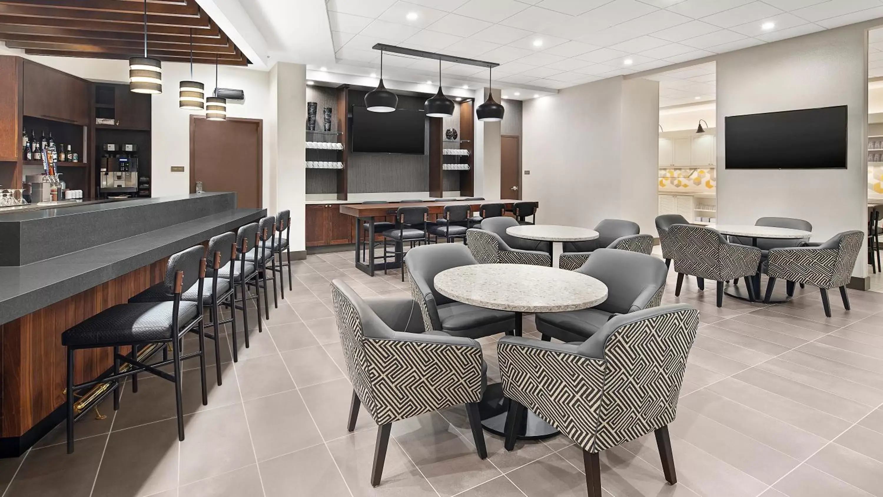 Restaurant/places to eat, Lounge/Bar in Hyatt Place Jacksonville St. Johns Town Center