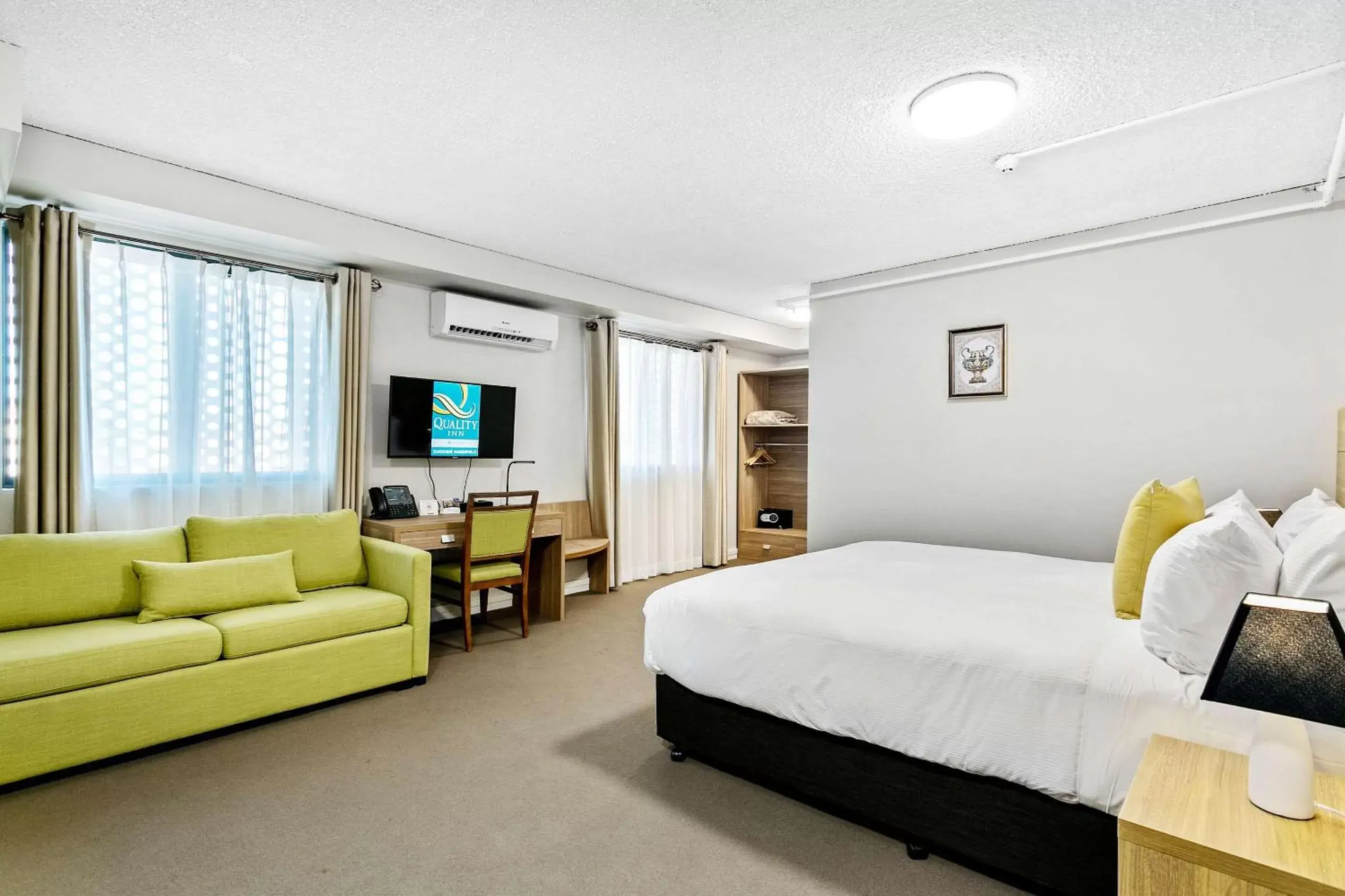 Photo of the whole room in Quality Inn Sunshine Haberfield