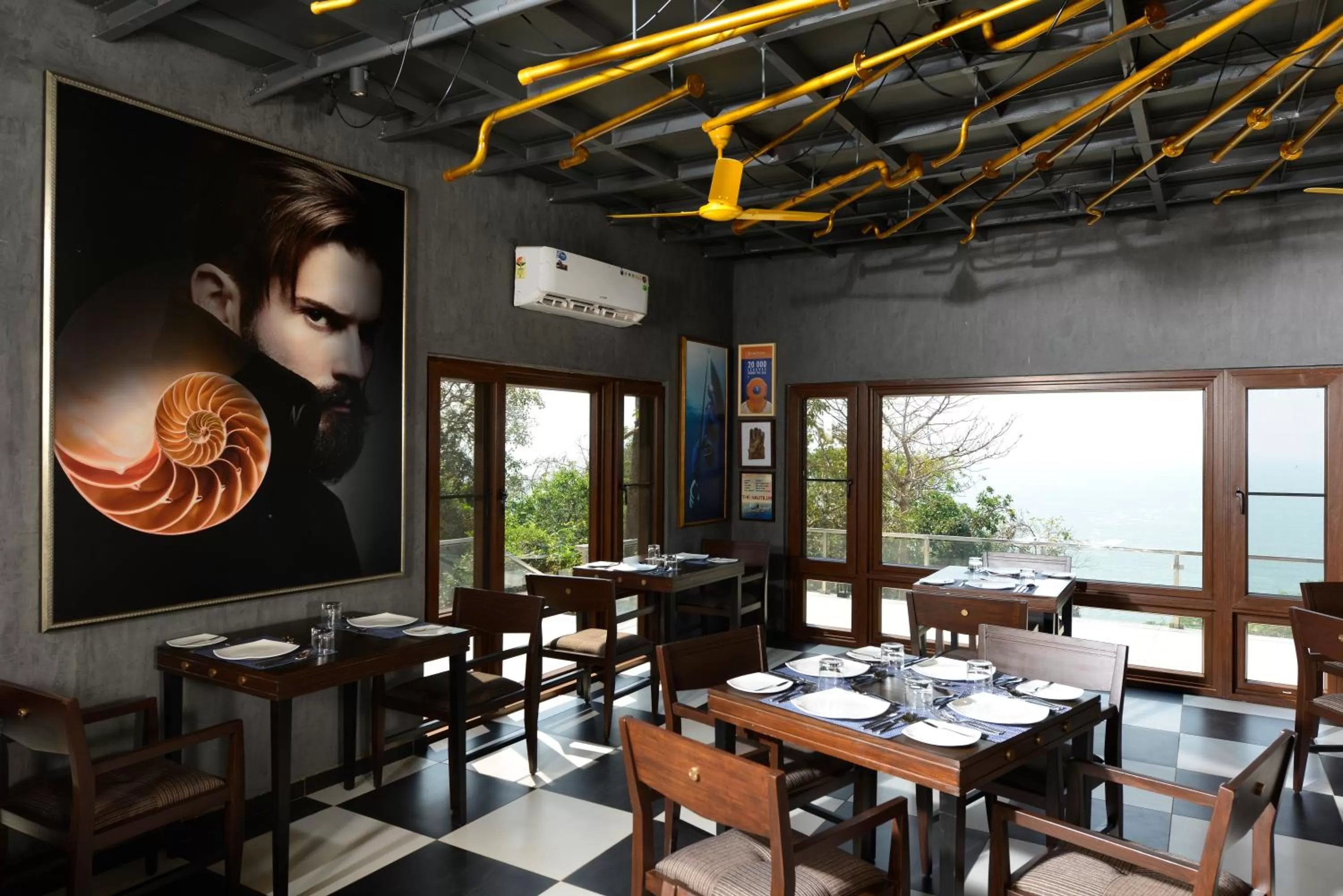 Restaurant/Places to Eat in Cintacor Island Resort