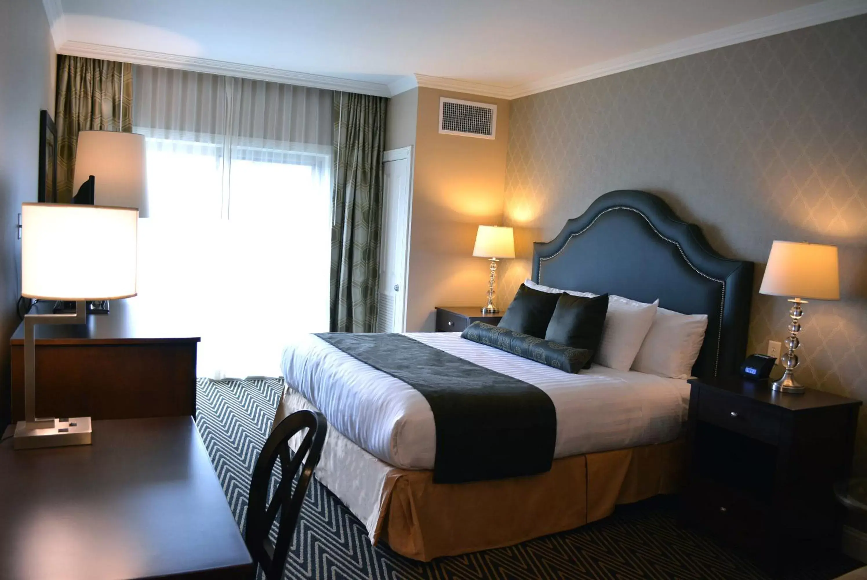 Photo of the whole room, Bed in Majestic Inn and Spa