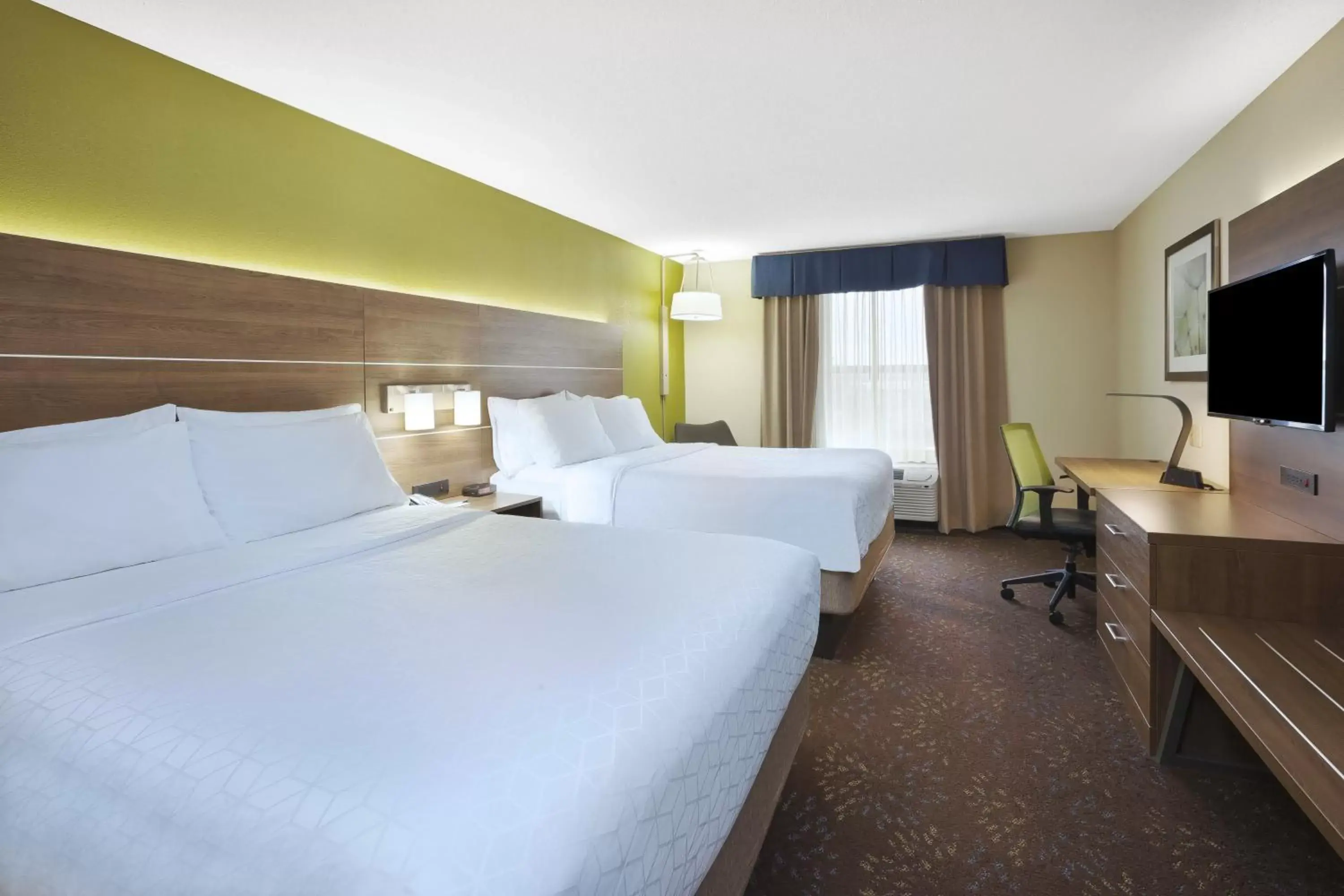 Photo of the whole room, Bed in Holiday Inn Express Hotel & Suites Circleville, an IHG Hotel