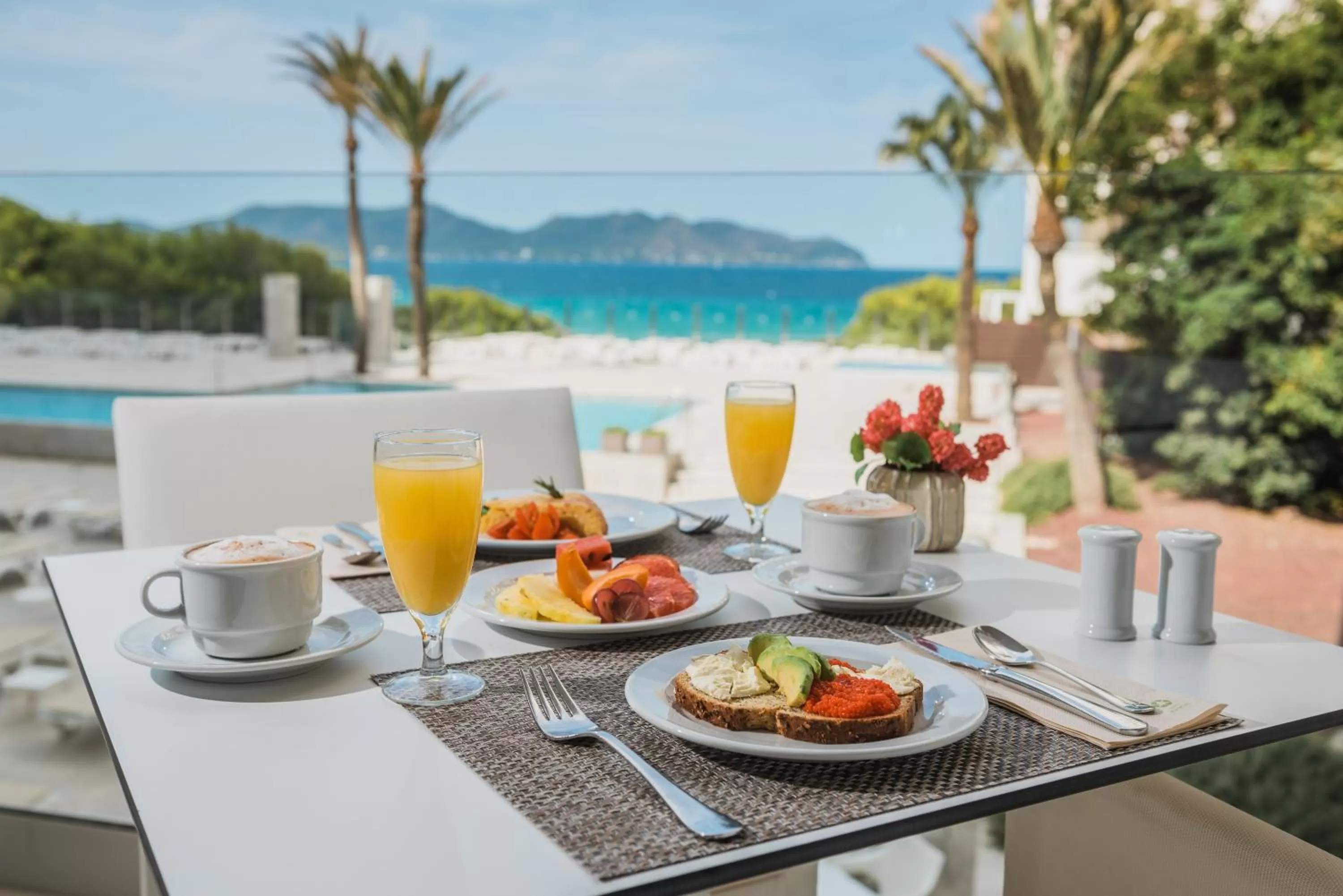 Restaurant/places to eat in Iberostar Waves Cala Millor - Adults Only