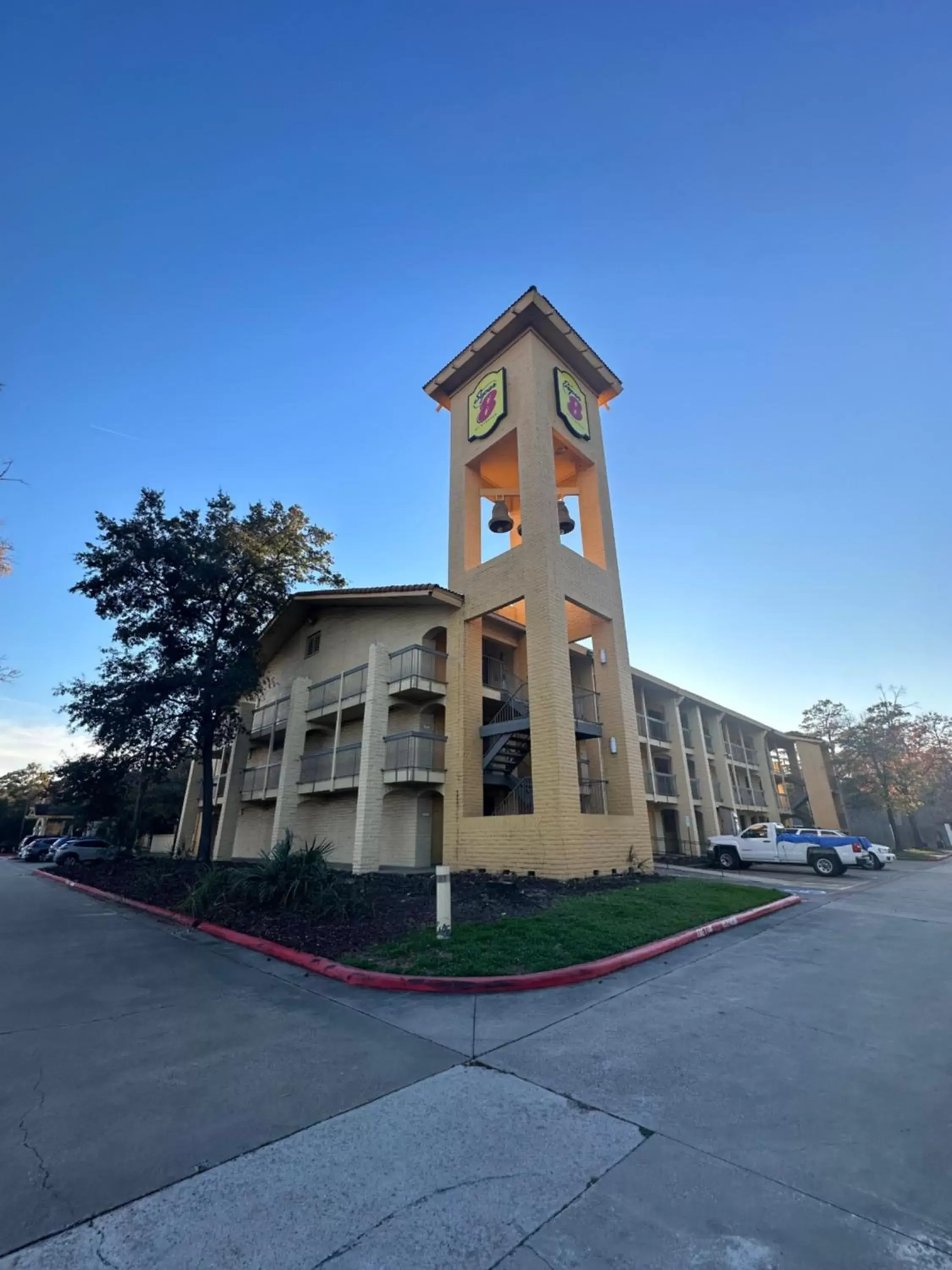 Property building in Super 8 by Wyndham The Woodlands North Property building in Super 8 by Wyndham The Woodlands North