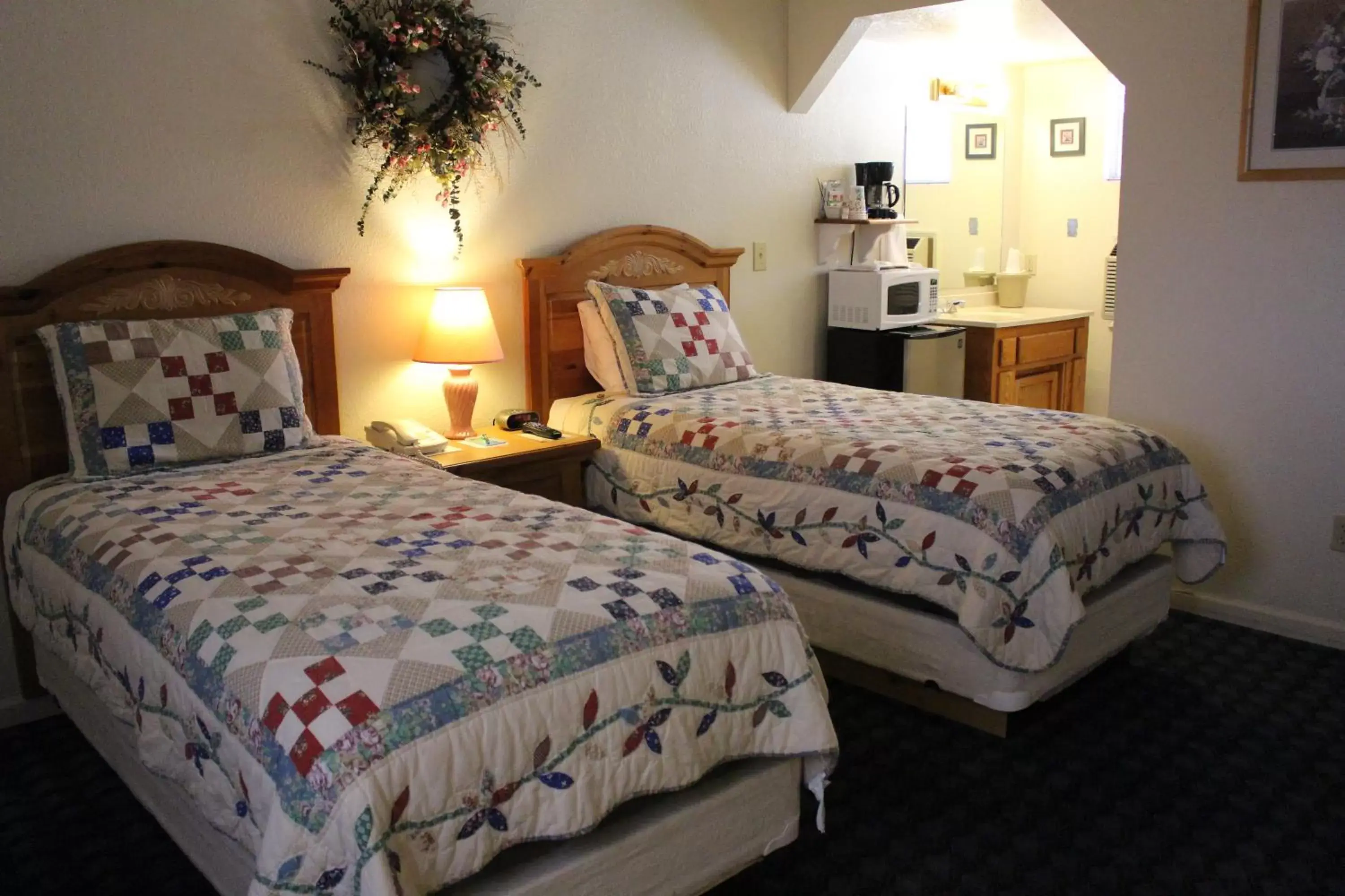 Bed in Barewood Inn & Suites