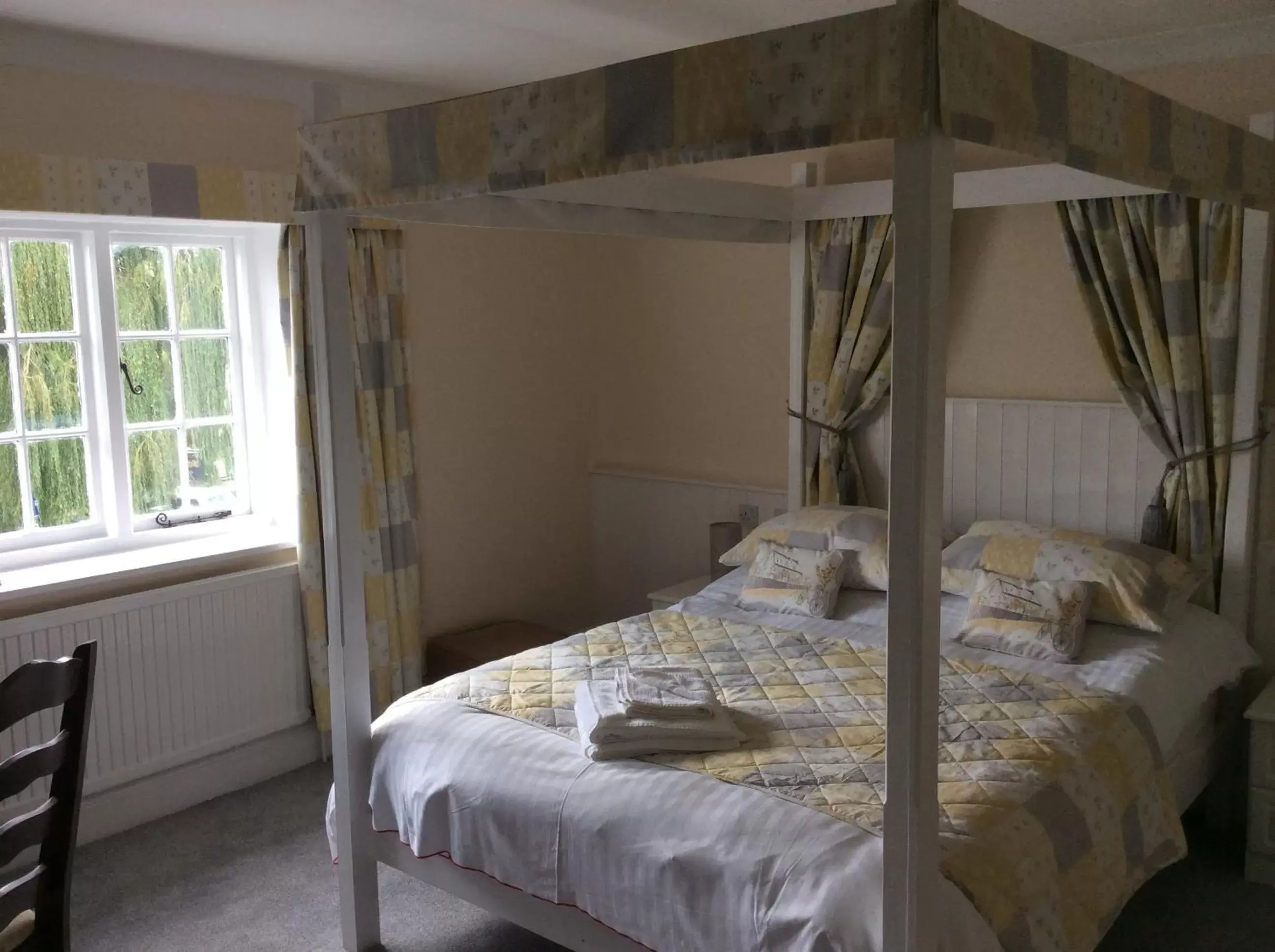 Bed in The Highwayman Hotel Bed in The Highwayman Hotel