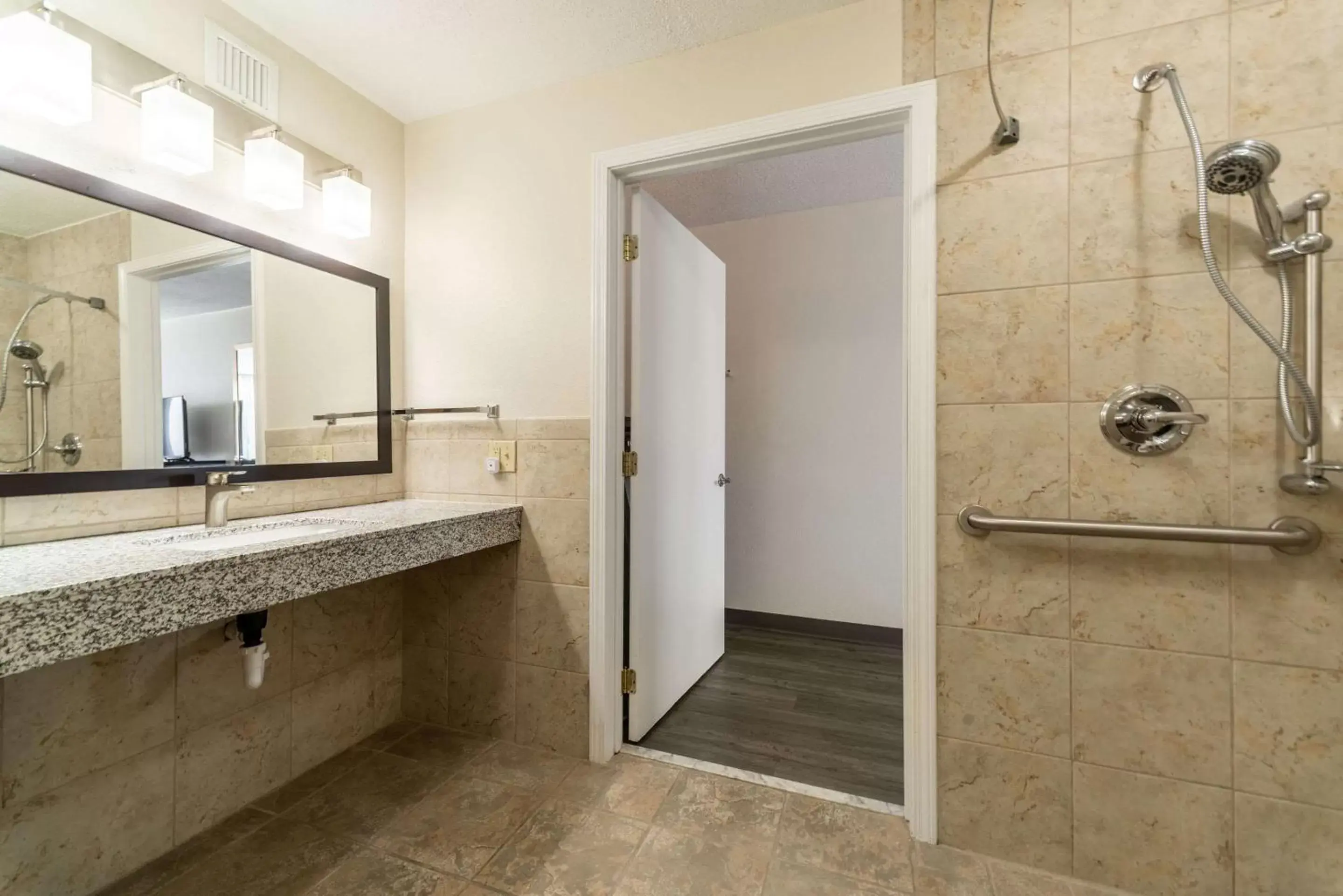 Bathroom, Kitchen/Kitchenette in Quality Inn & Suites Vandalia near I-70 and Hwy 51