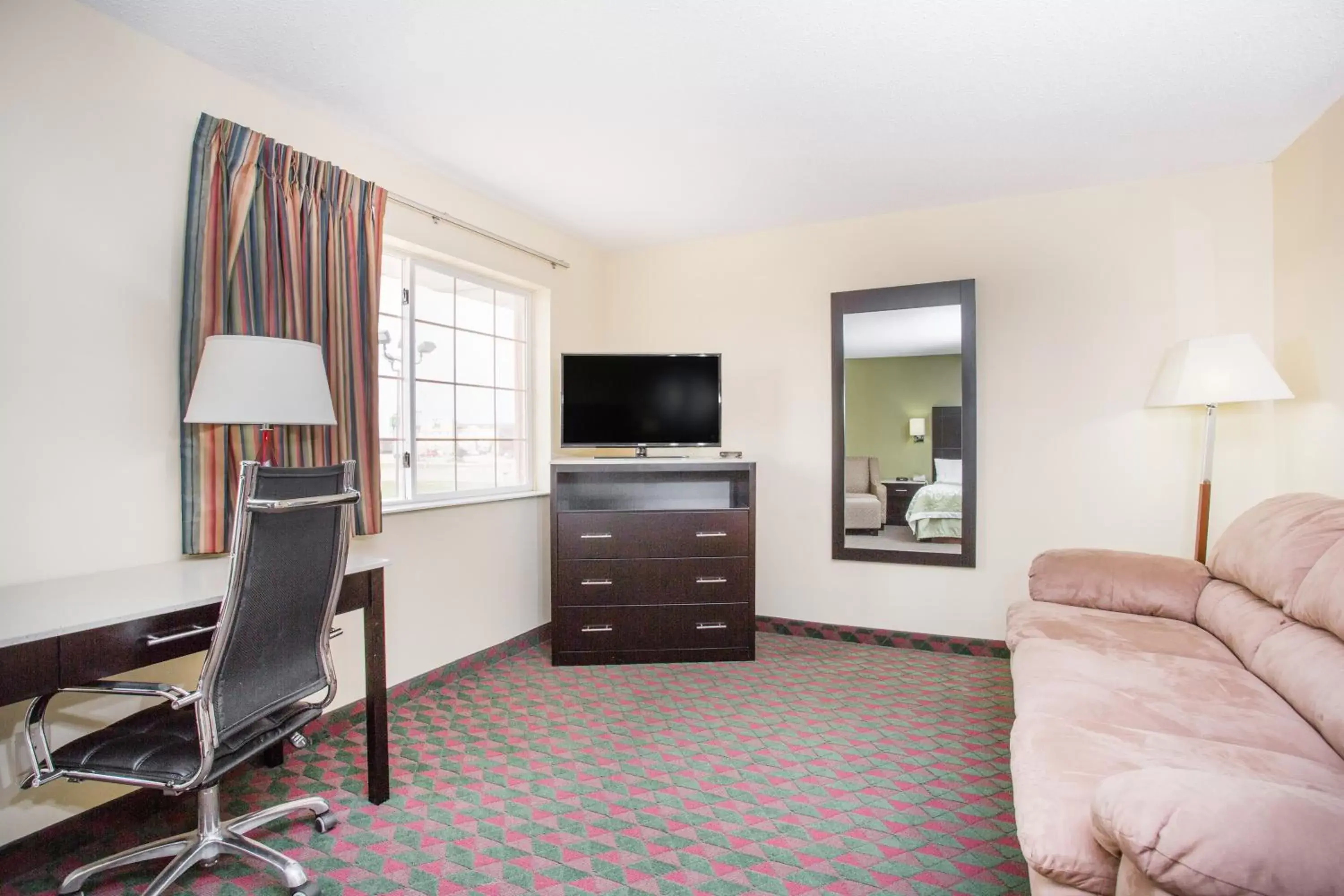 Living room, TV/Entertainment Center in Days Inn by Wyndham Lexington NE