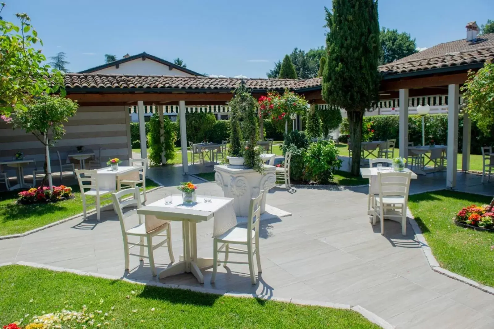 Restaurant/places to eat in Best Western Plus Hotel Modena Resort