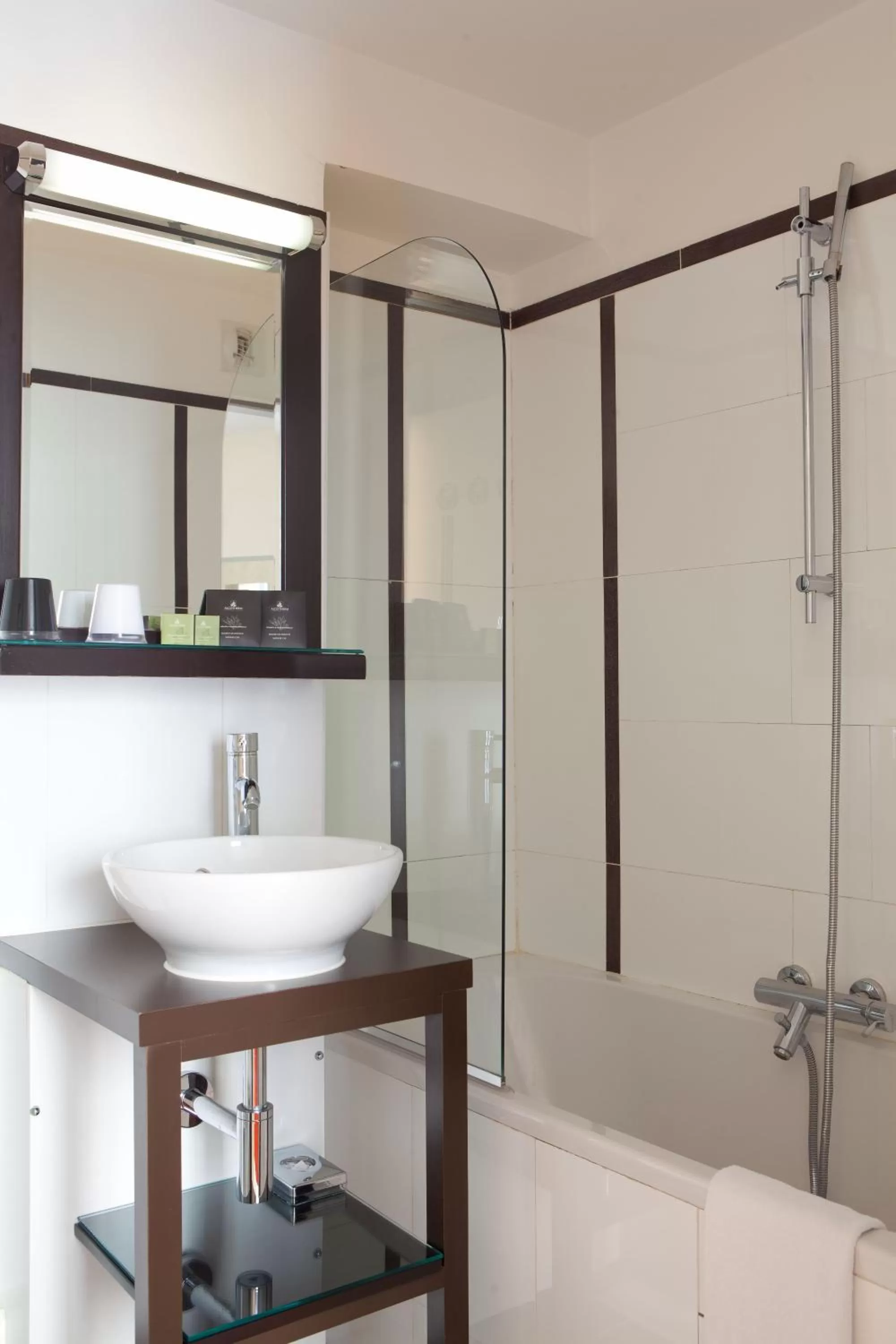 Bathroom in Hotel Eiffel Seine