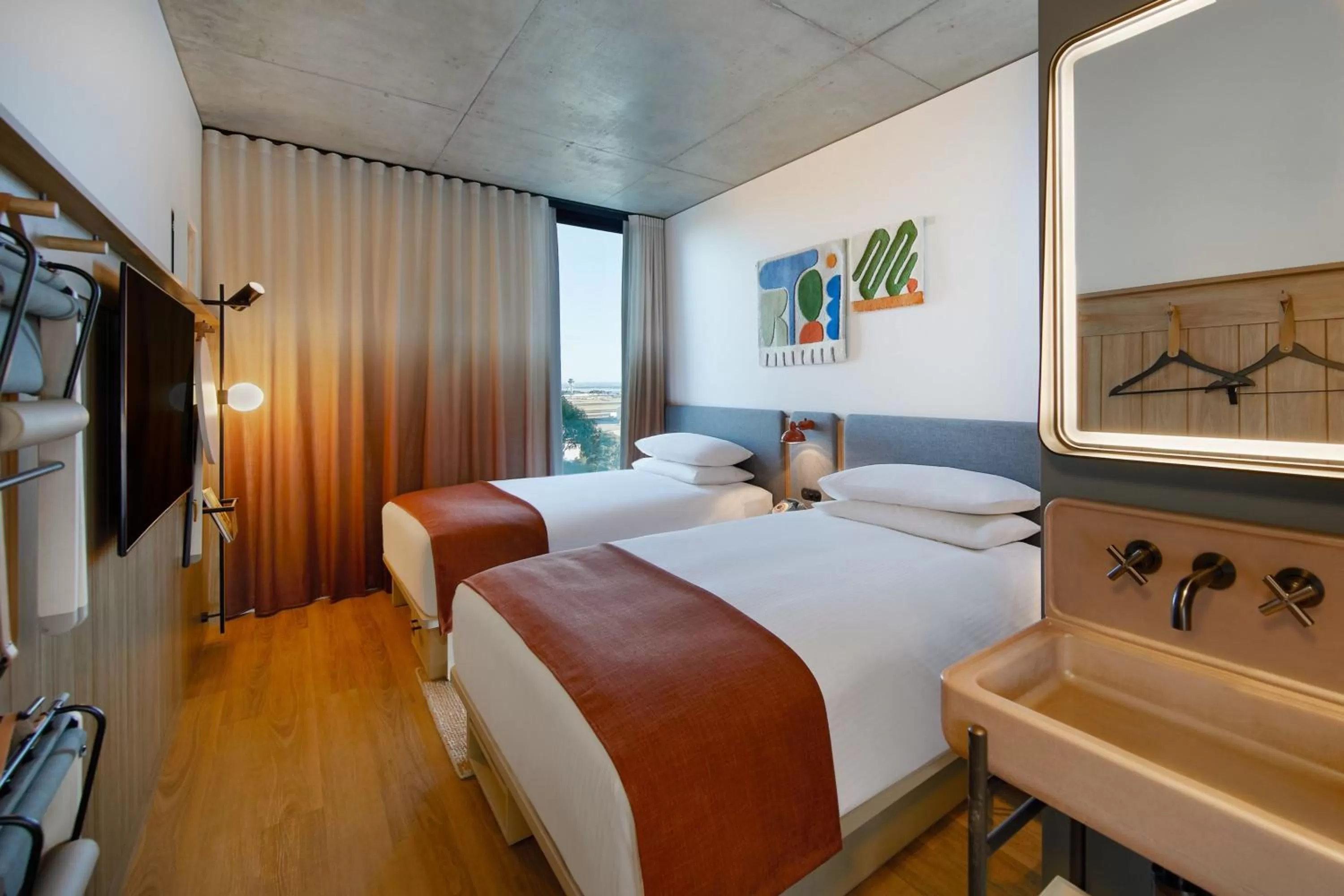 Photo of the whole room, Bed in Moxy Sydney Airport