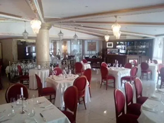 Restaurant/Places to Eat in Hotel Don Carlo