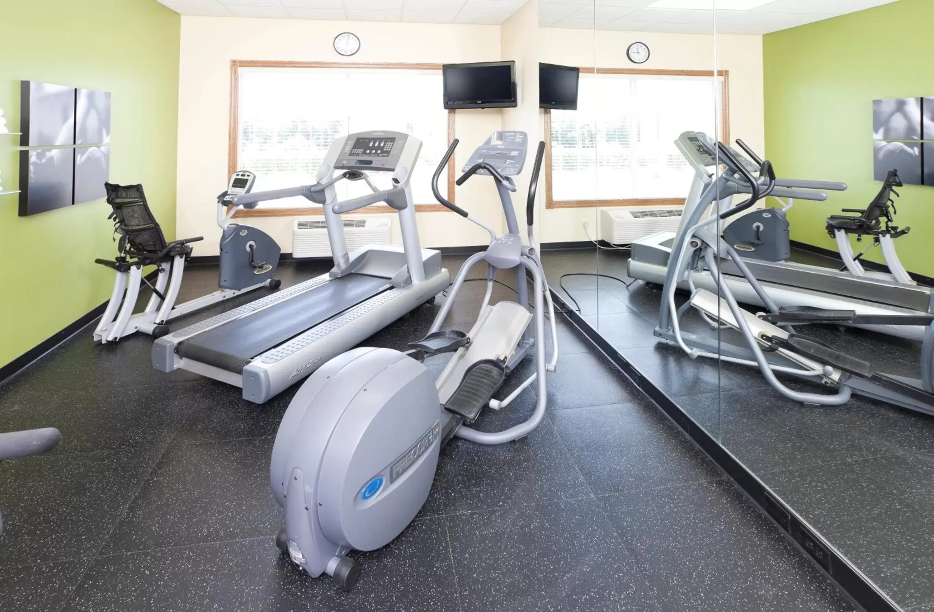 Fitness centre/facilities, Fitness Center/Facilities in Country Inn & Suites by Radisson, Chanhassen, MN