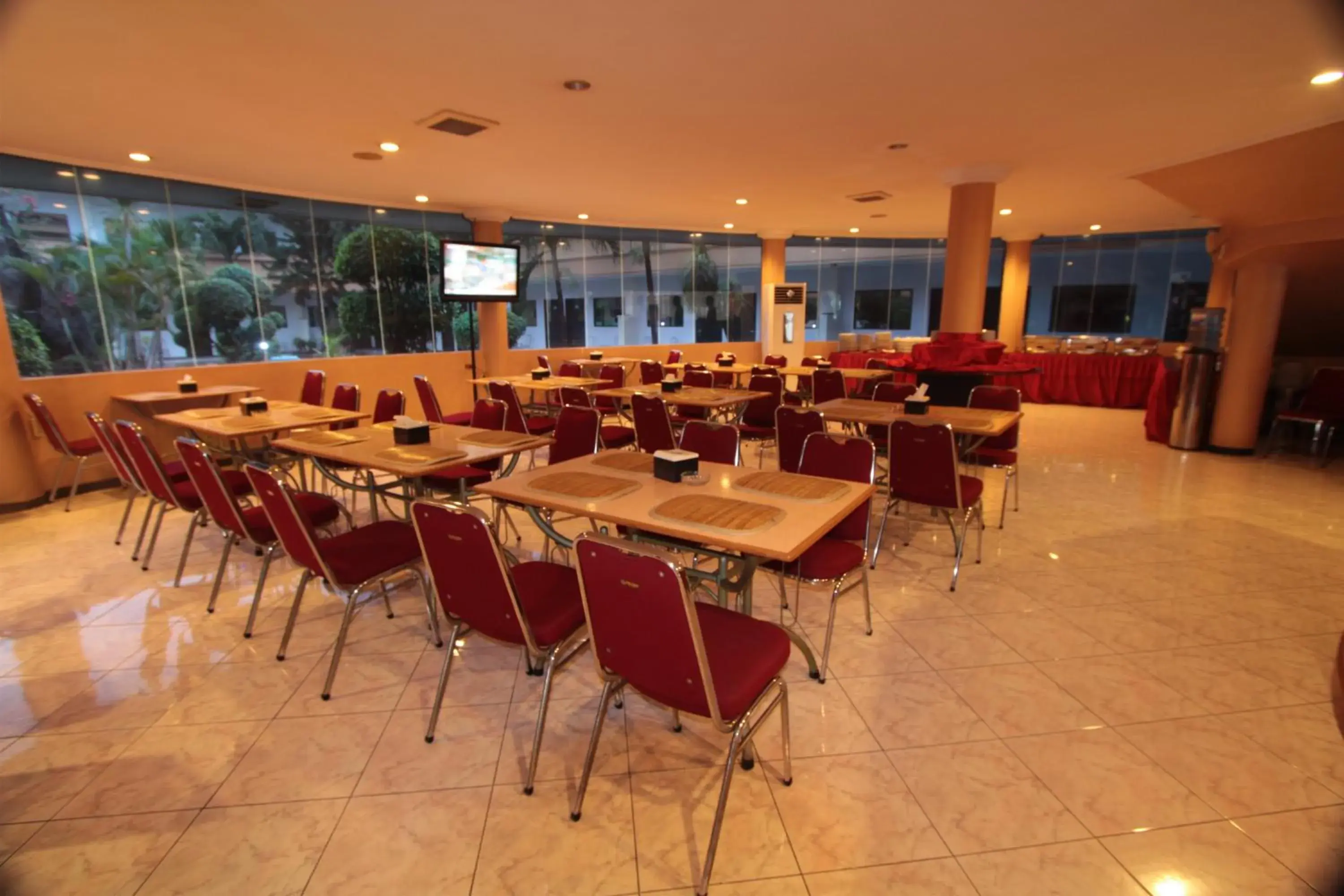 Restaurant/places to eat in Hotel Sinar 2 Restaurant/places to eat in Hotel Sinar 2
