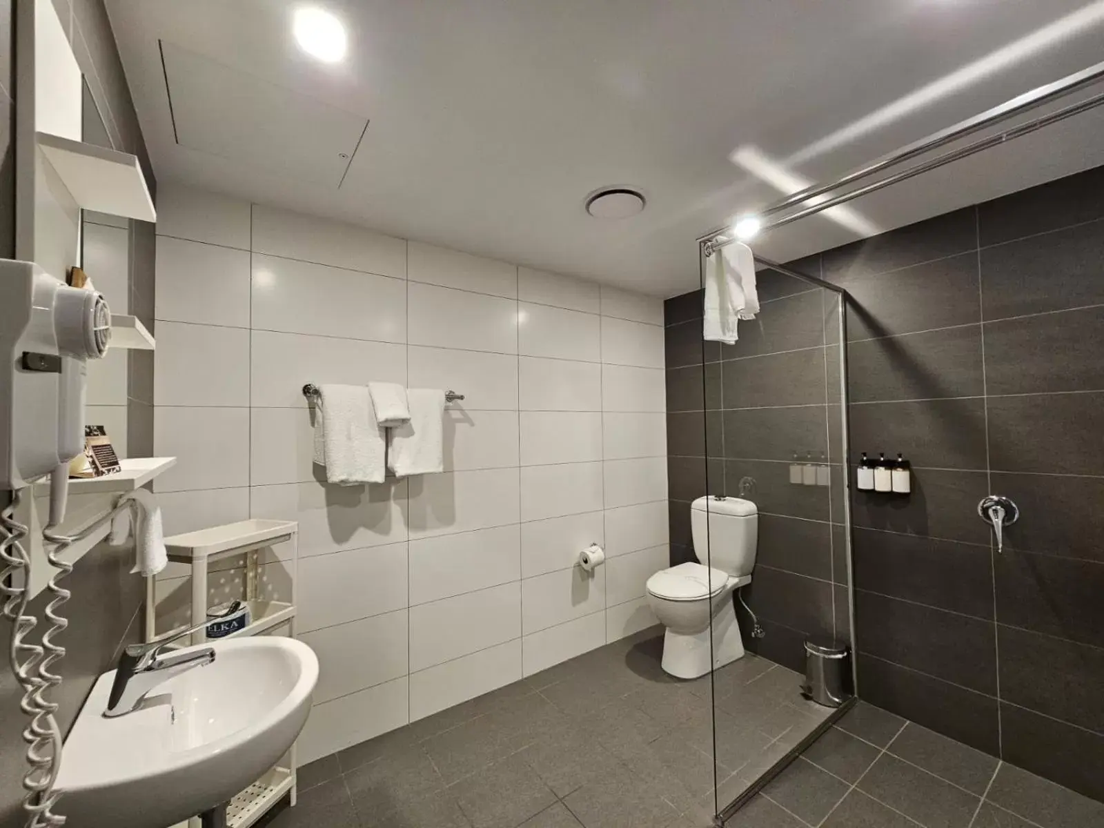 Facility for disabled guests, Bathroom in Studio 8 Residences - Adults Only