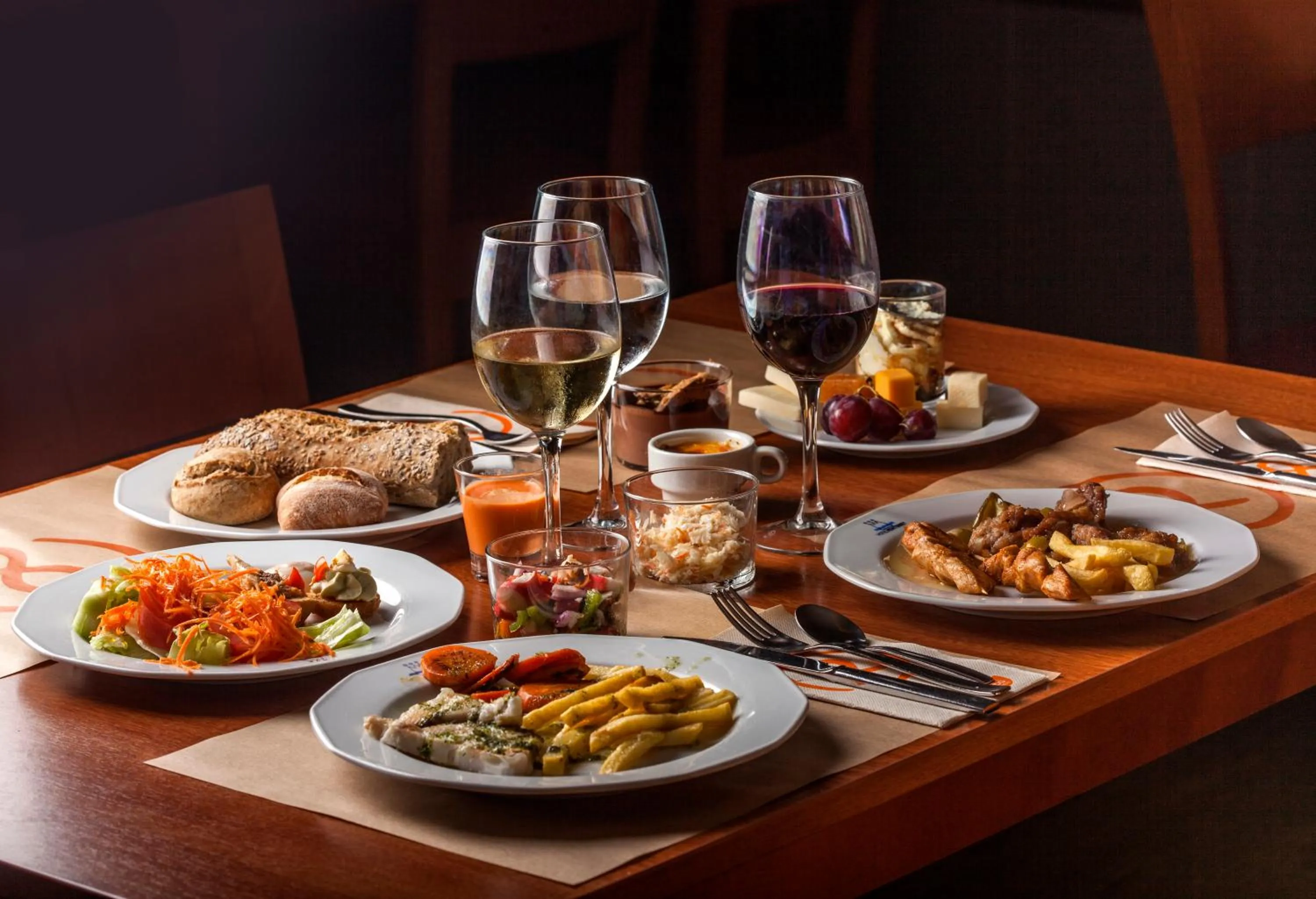 Food and drinks in Hotel Monterrey Roses by Pierre & Vacances