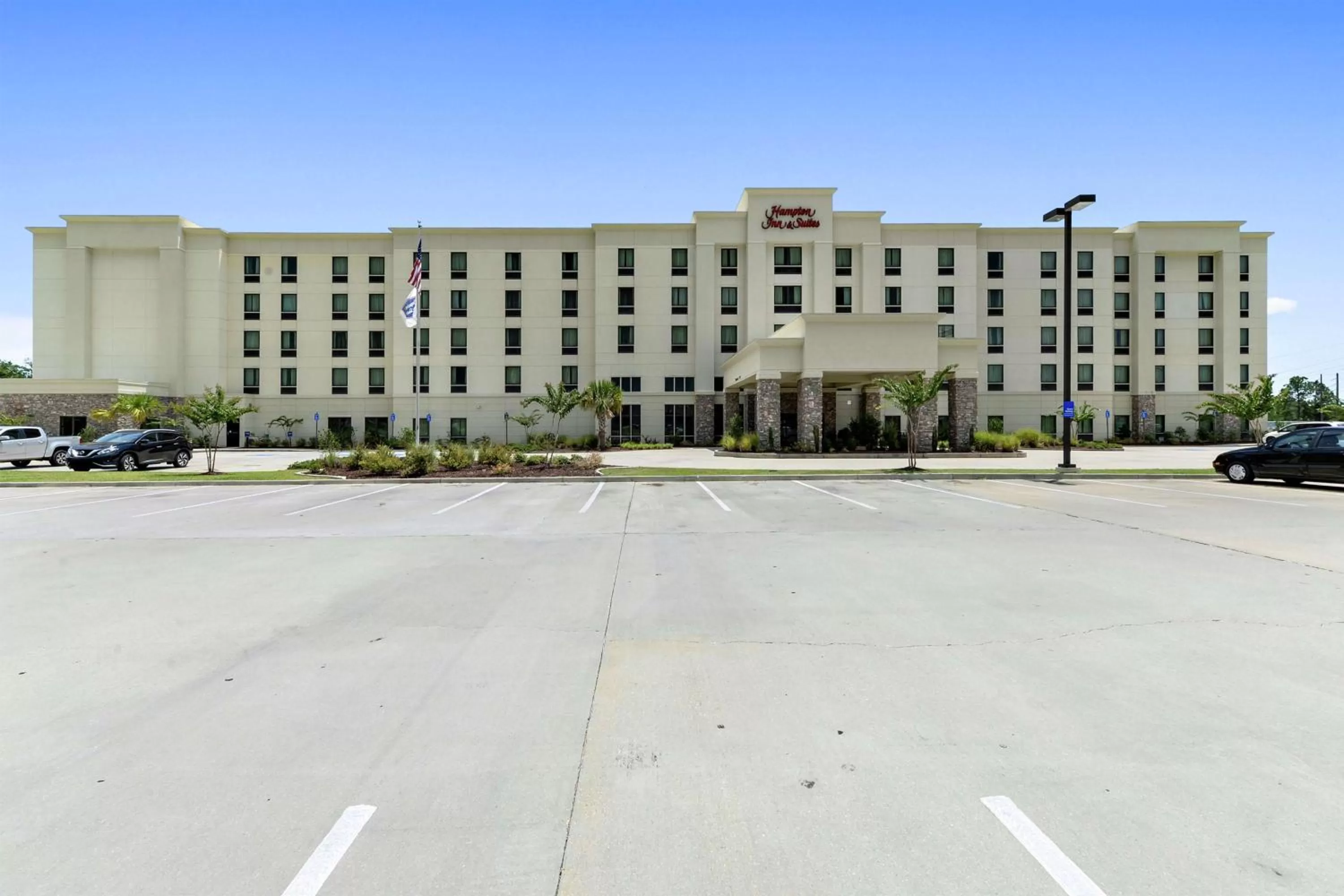 Property building in Hampton Inn & Suites Gulfport