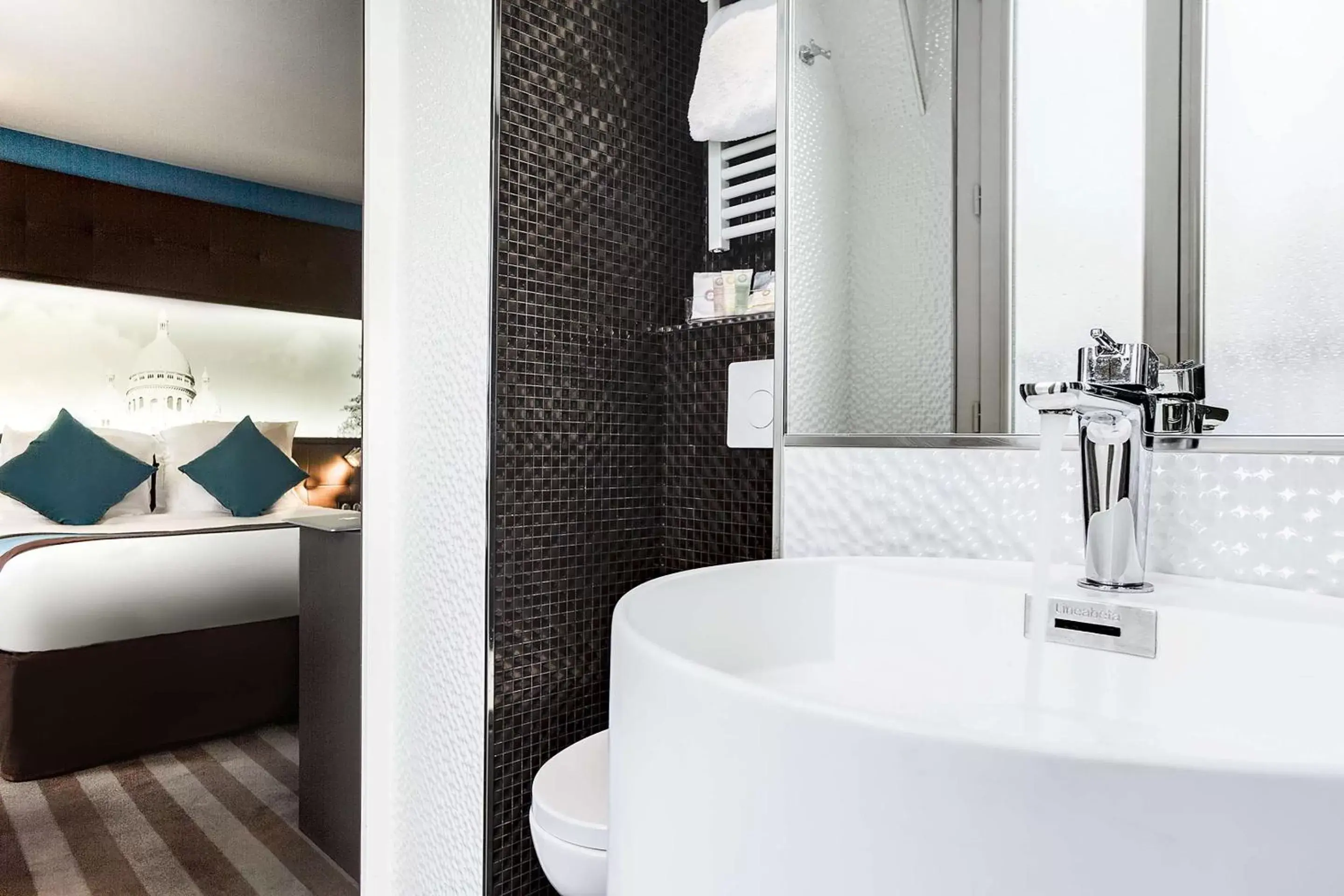 Photo of the whole room, Bathroom in Best Western Nouvel Orléans Montparnasse