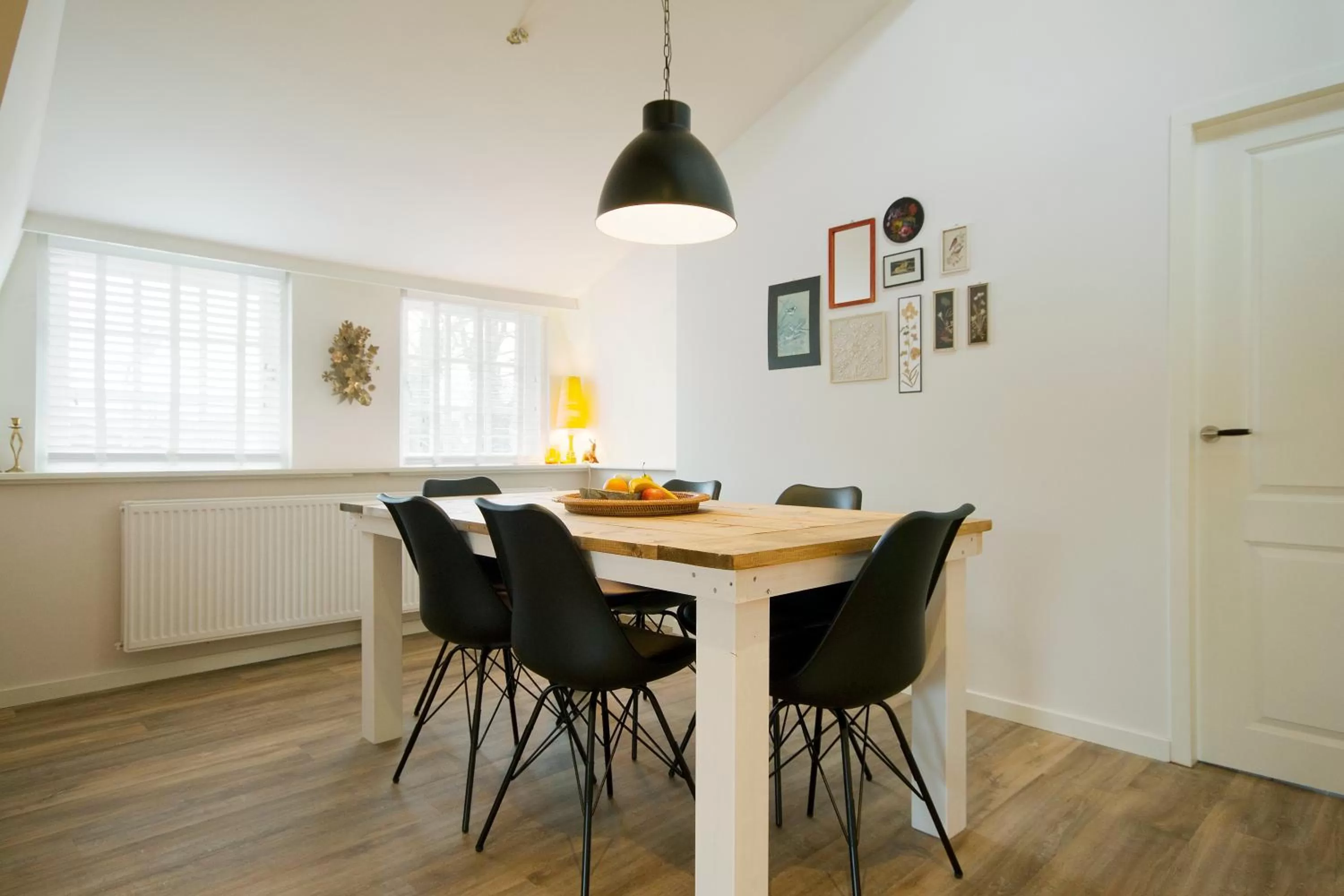 Dining area in "Karel de Grote" Bergen