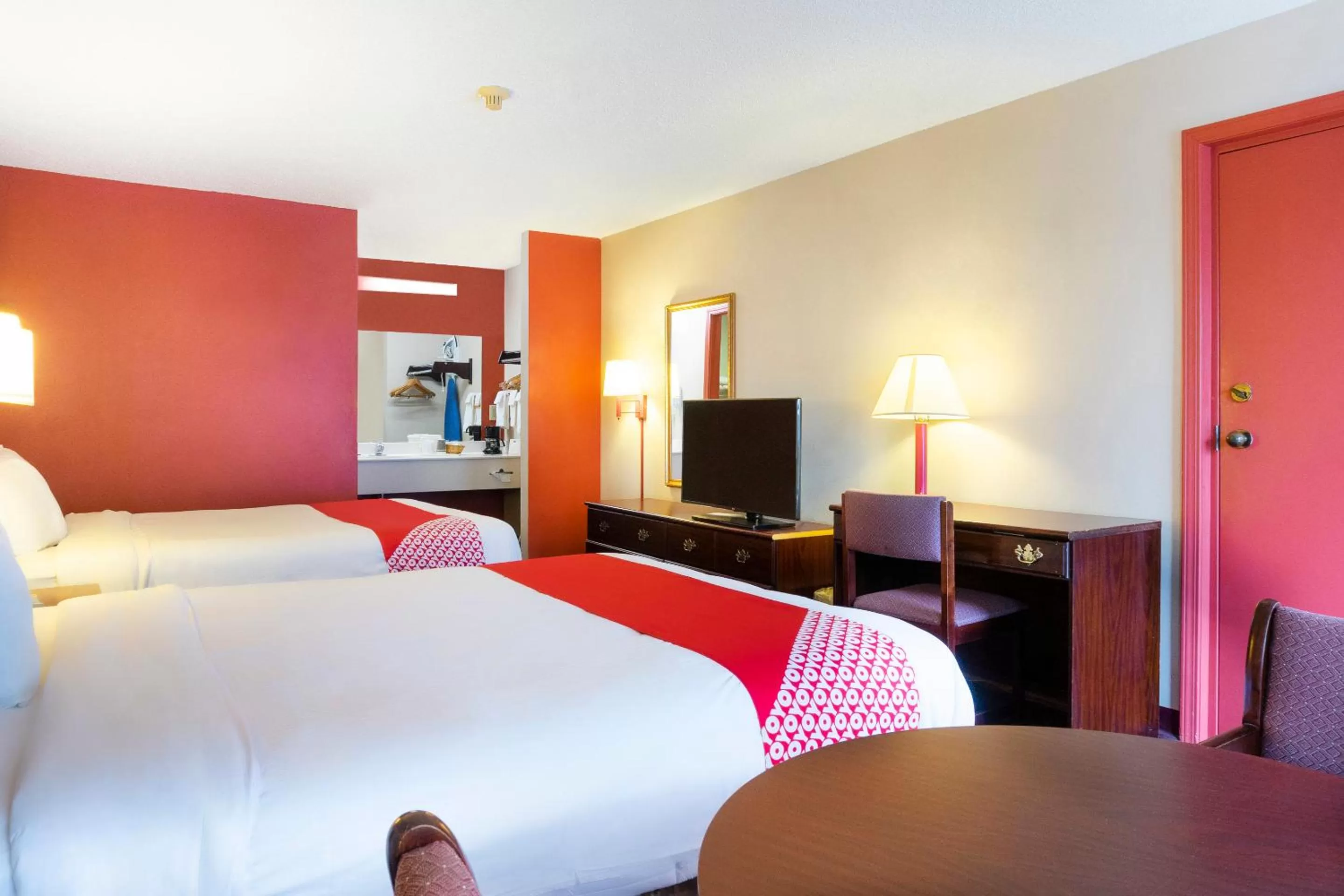 Bedroom, Bed in Days Inn by Wyndham Adairsville