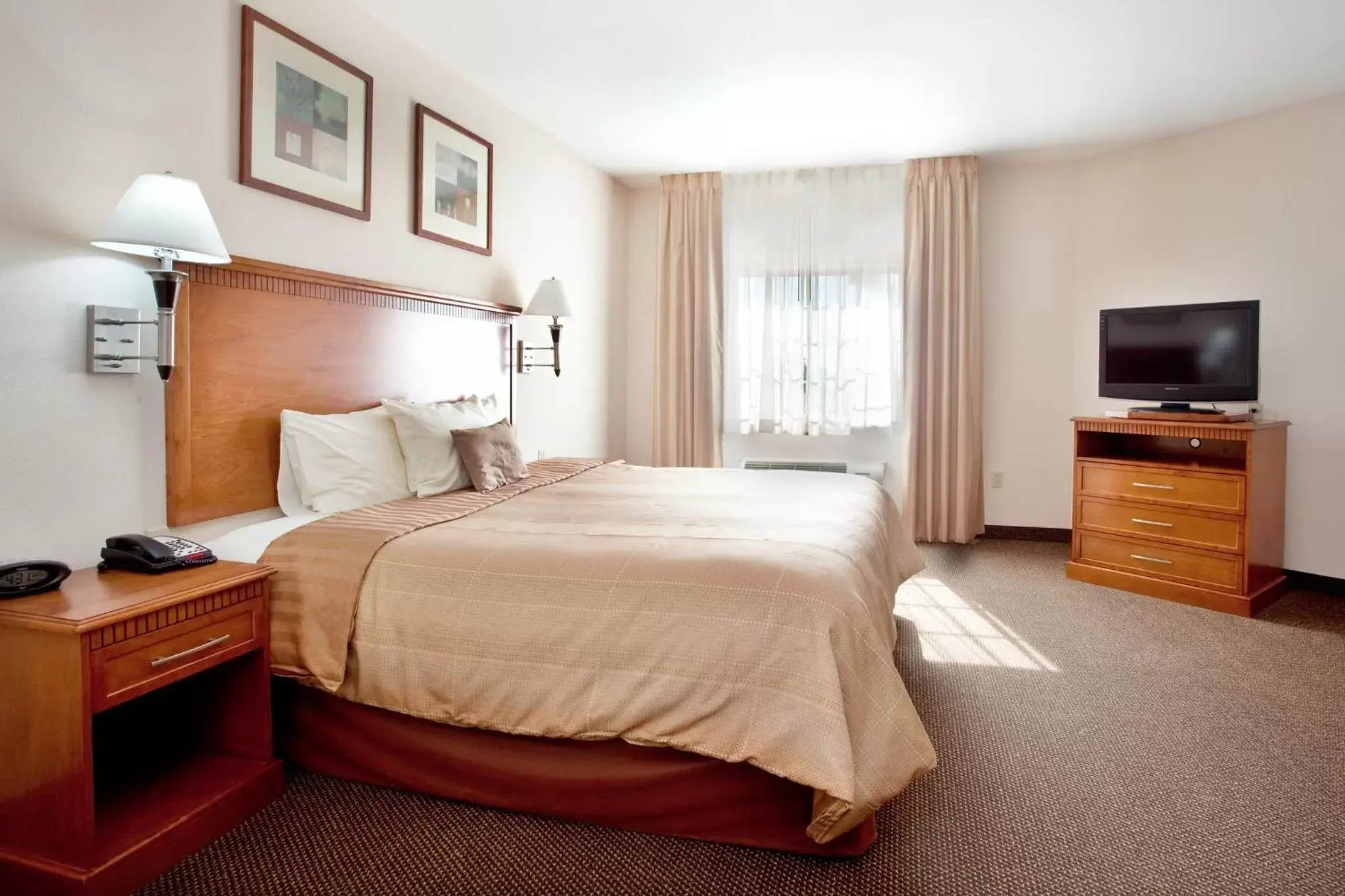 Photo of the whole room, Bed in Candlewood Suites New Iberia by IHG Photo of the whole room, Bed in Candlewood Suites New Iberia by IHG