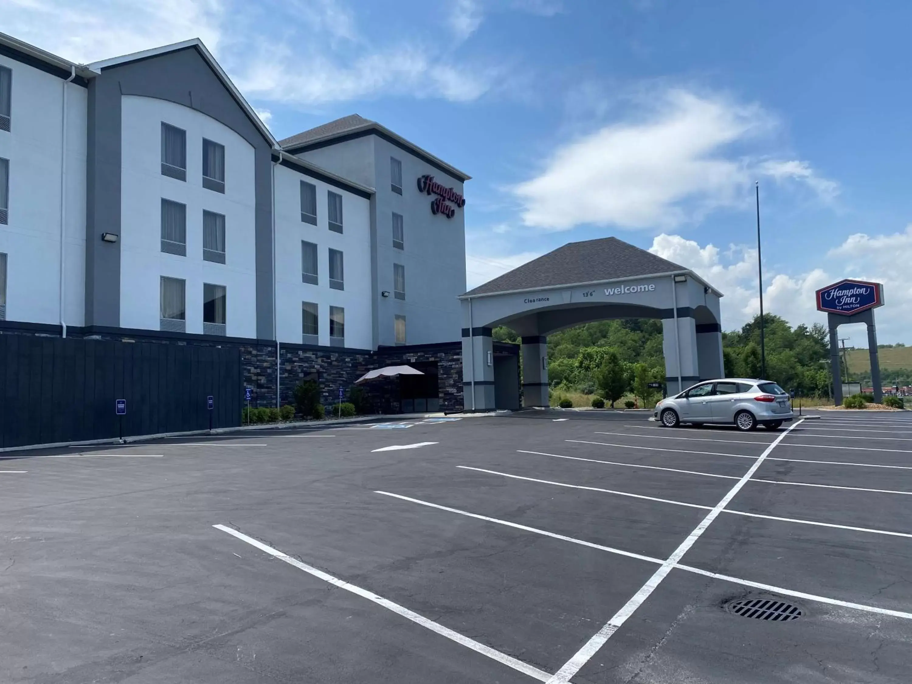 Property Building in Hampton Inn Ft. Chiswell-Max Meadows