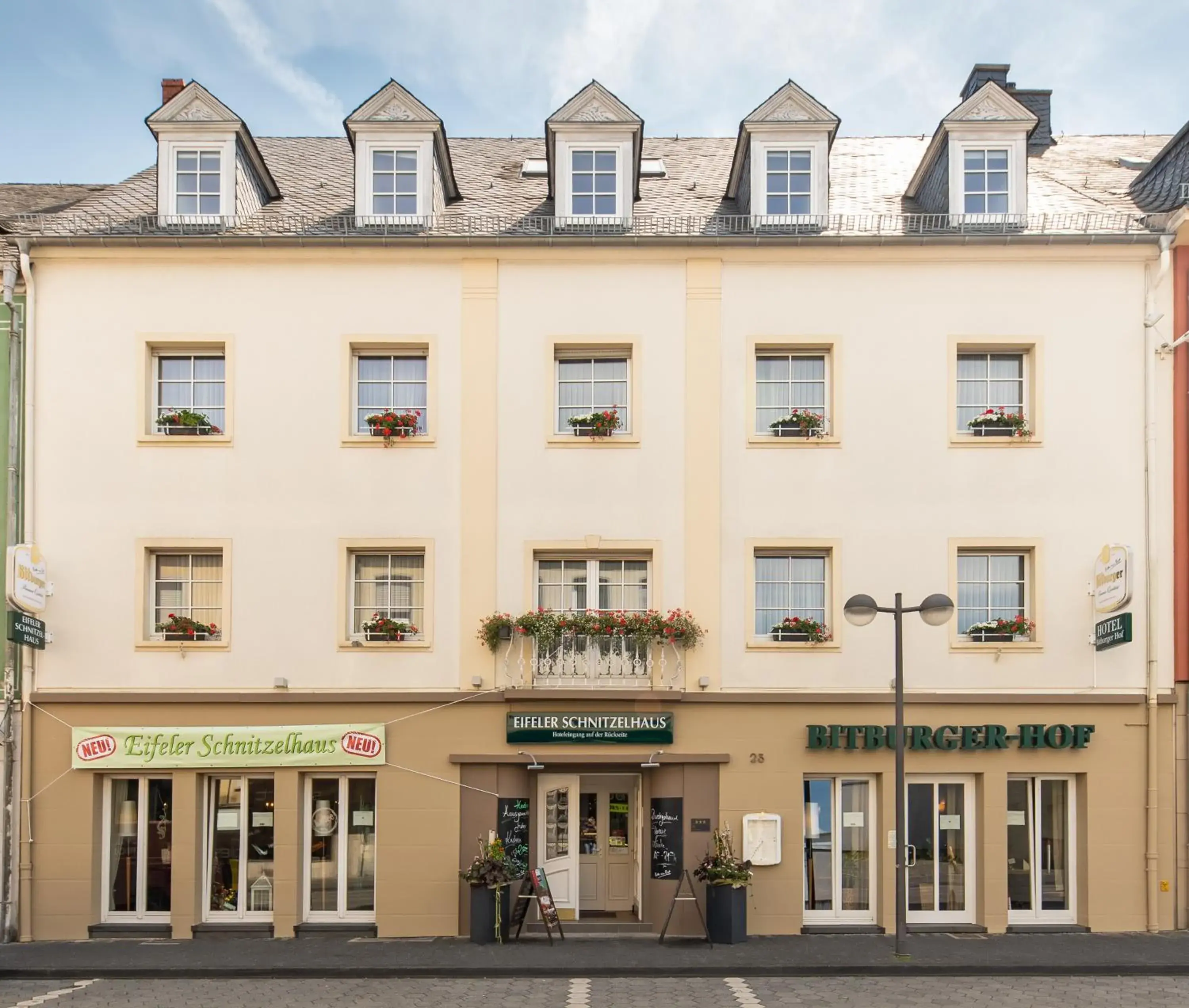 Facade/entrance, Property Building in Hotel Bitburger Hof