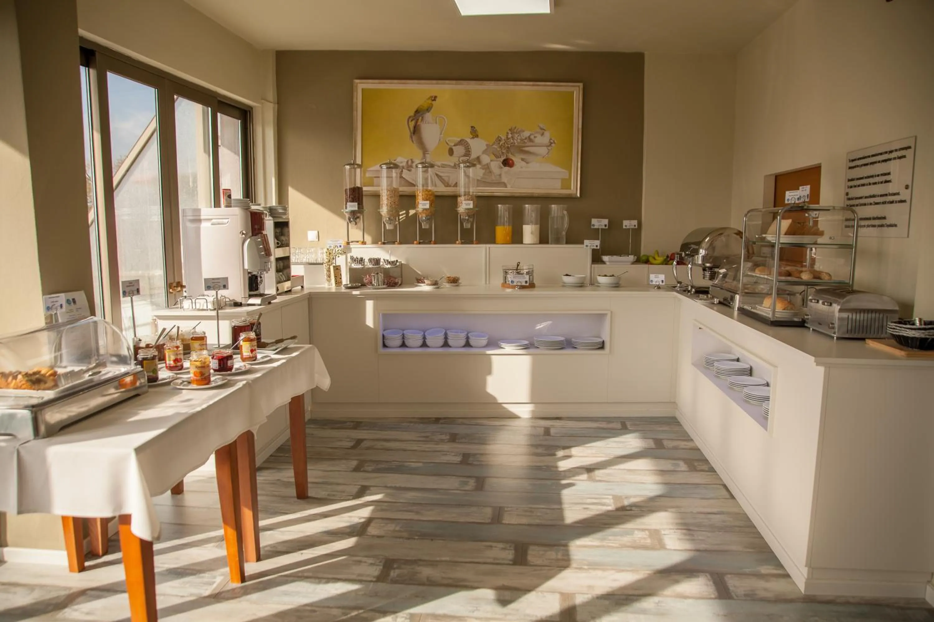 Restaurant/places to eat in Hotel Erika