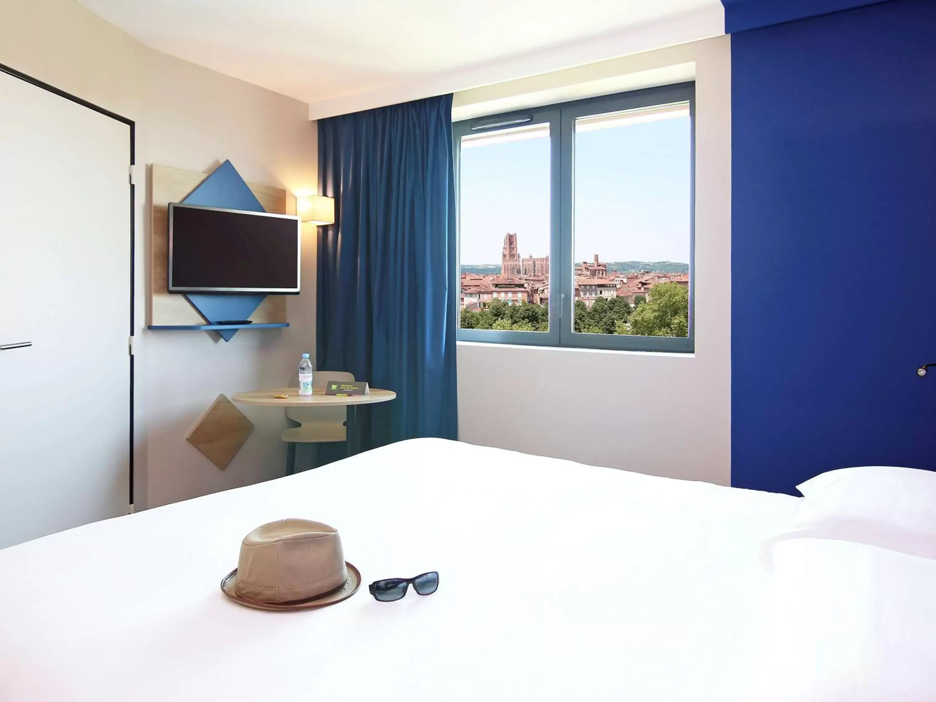 Photo of the whole room, Bed in ibis styles Albi Centre Le Theatro