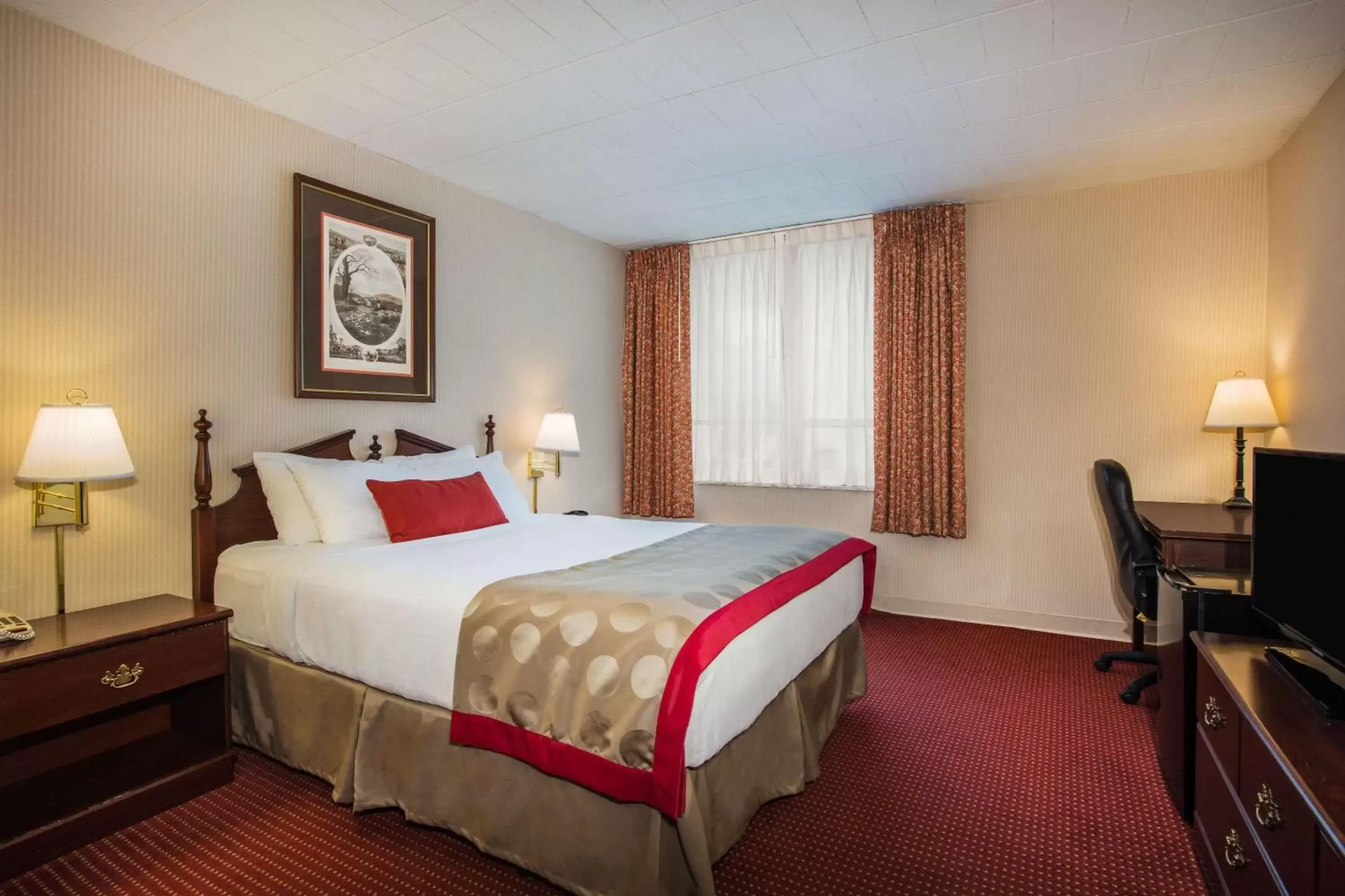 Photo of the whole room, Bed in Ramada by Wyndham Ligonier
