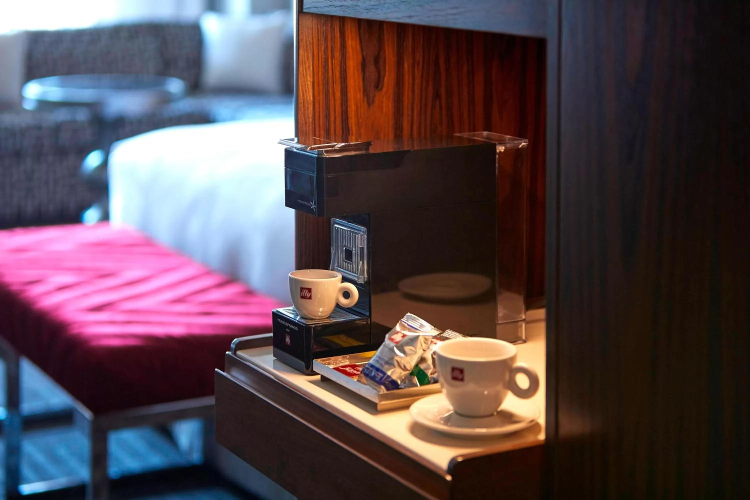 Queen Room with Two Queen Beds - Hearing Accessible in JW Marriott San Francisco Union Square