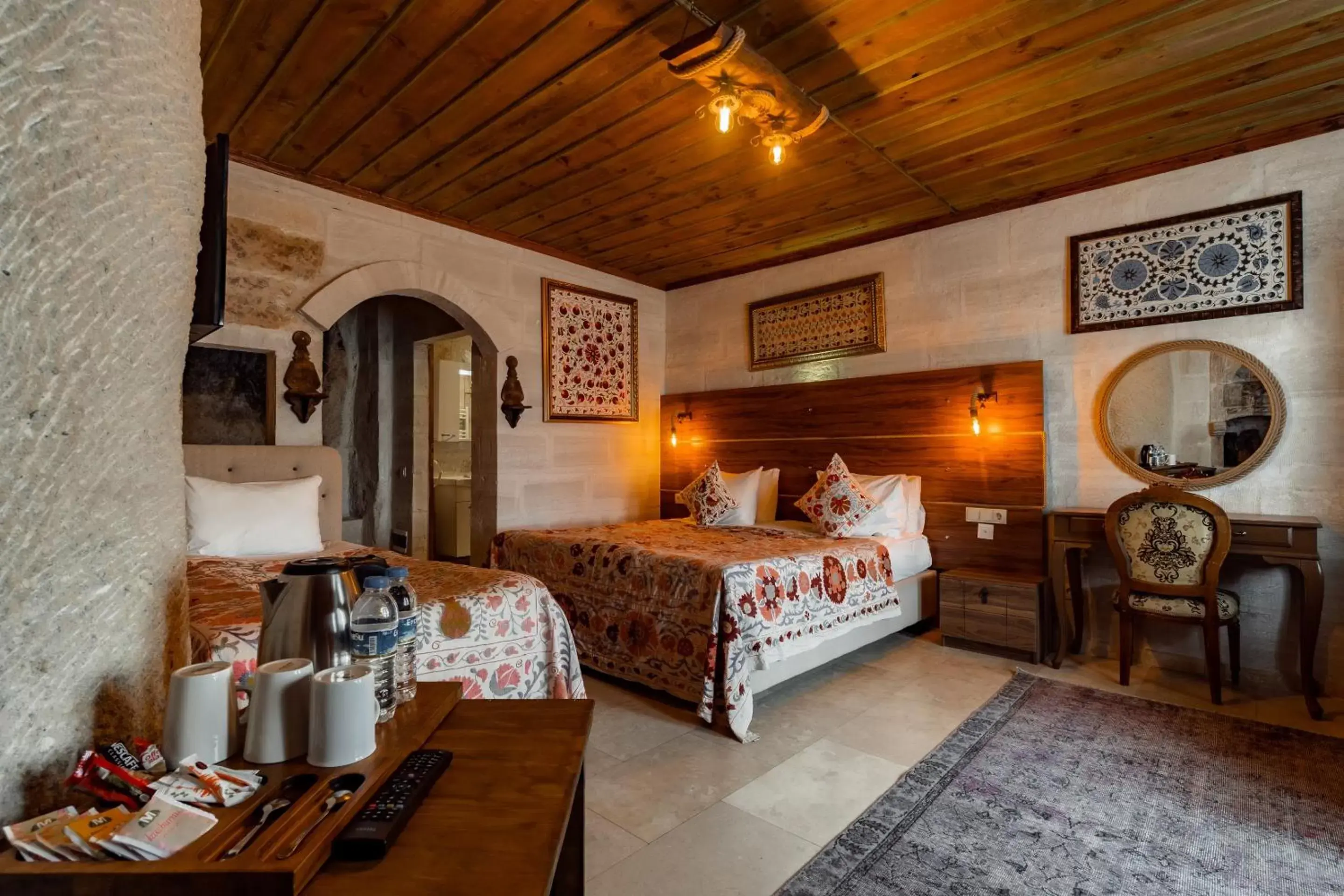 Deluxe Double Room with Jacuzzi in Amber Cave Suites Deluxe Double Room with Jacuzzi in Amber Cave Suites