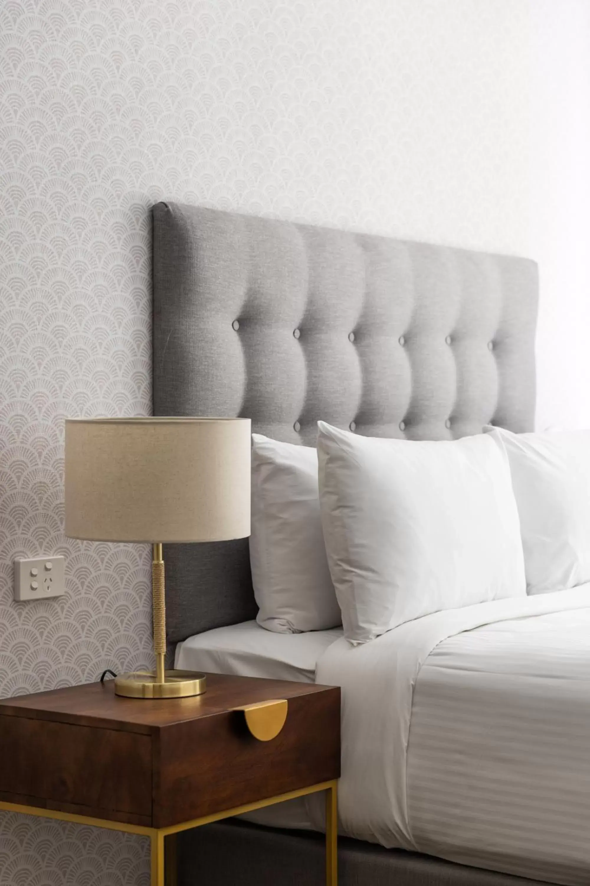 Bedroom, Seating Area in Southern Cross Hotel