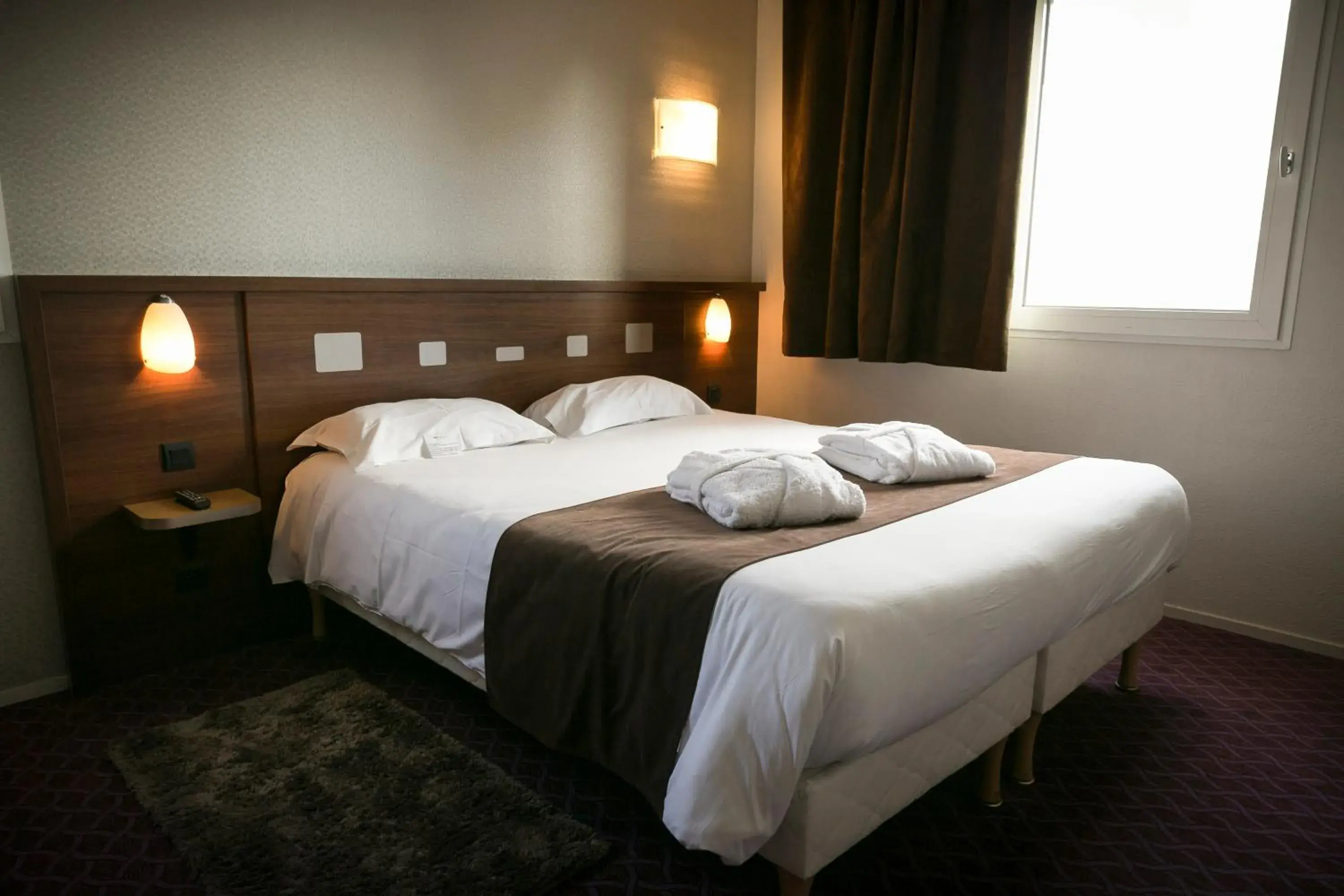 Photo of the whole room, Bed in Brit Hotel Rennes Le Castel