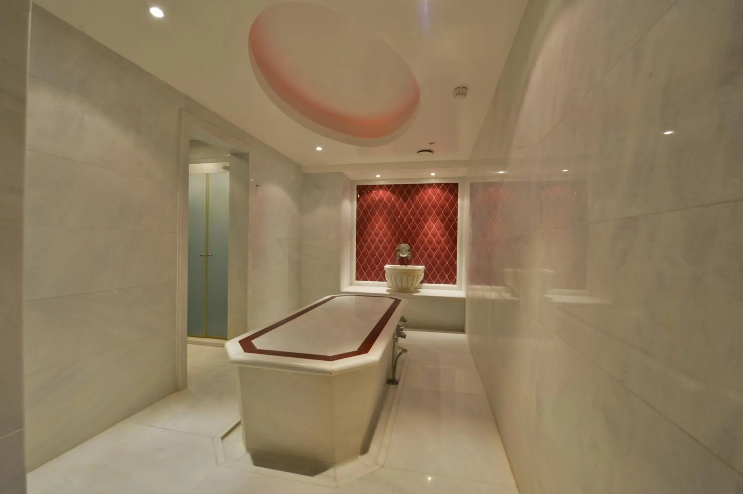Public Bath, Bathroom in Marigold Thermal & Spa Hotel Bursa