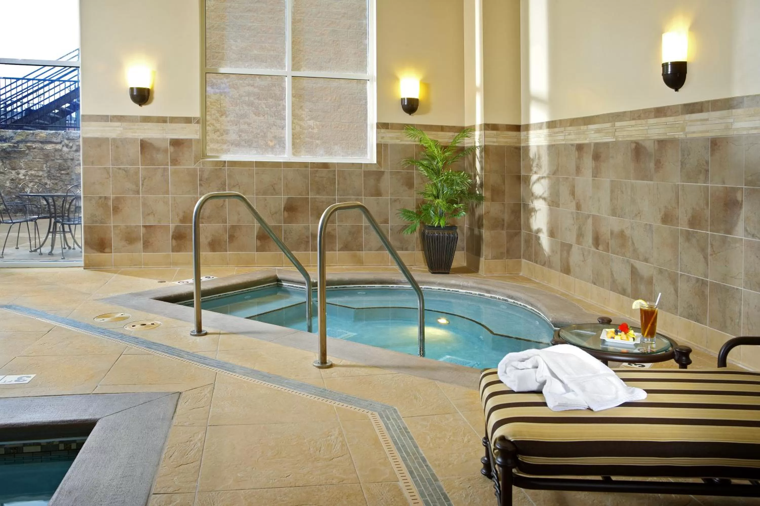 Hot Tub in Hotel Julien Dubuque