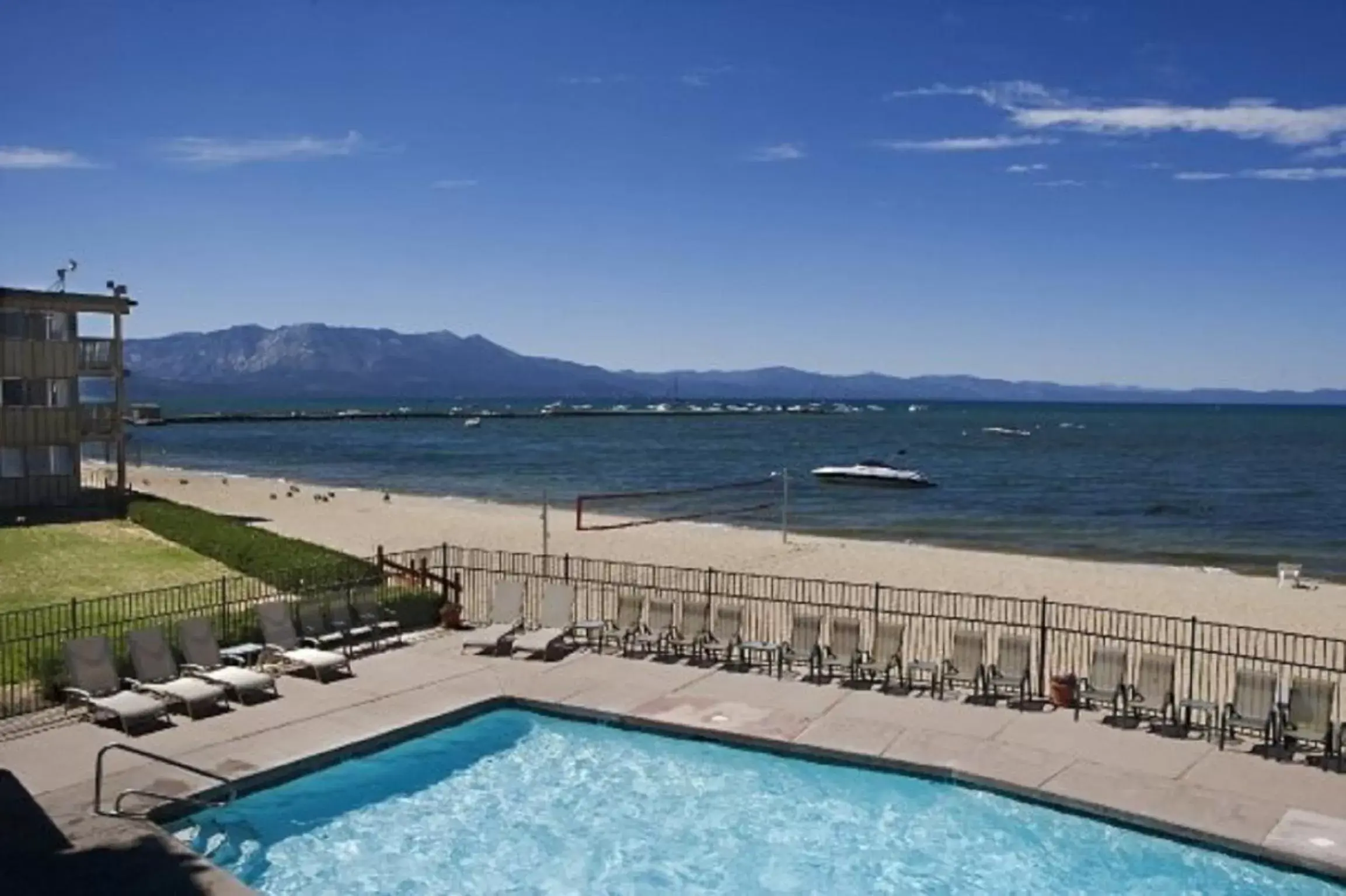 Facade/entrance, Pool View in Tahoe Lakeshore Lodge & Spa