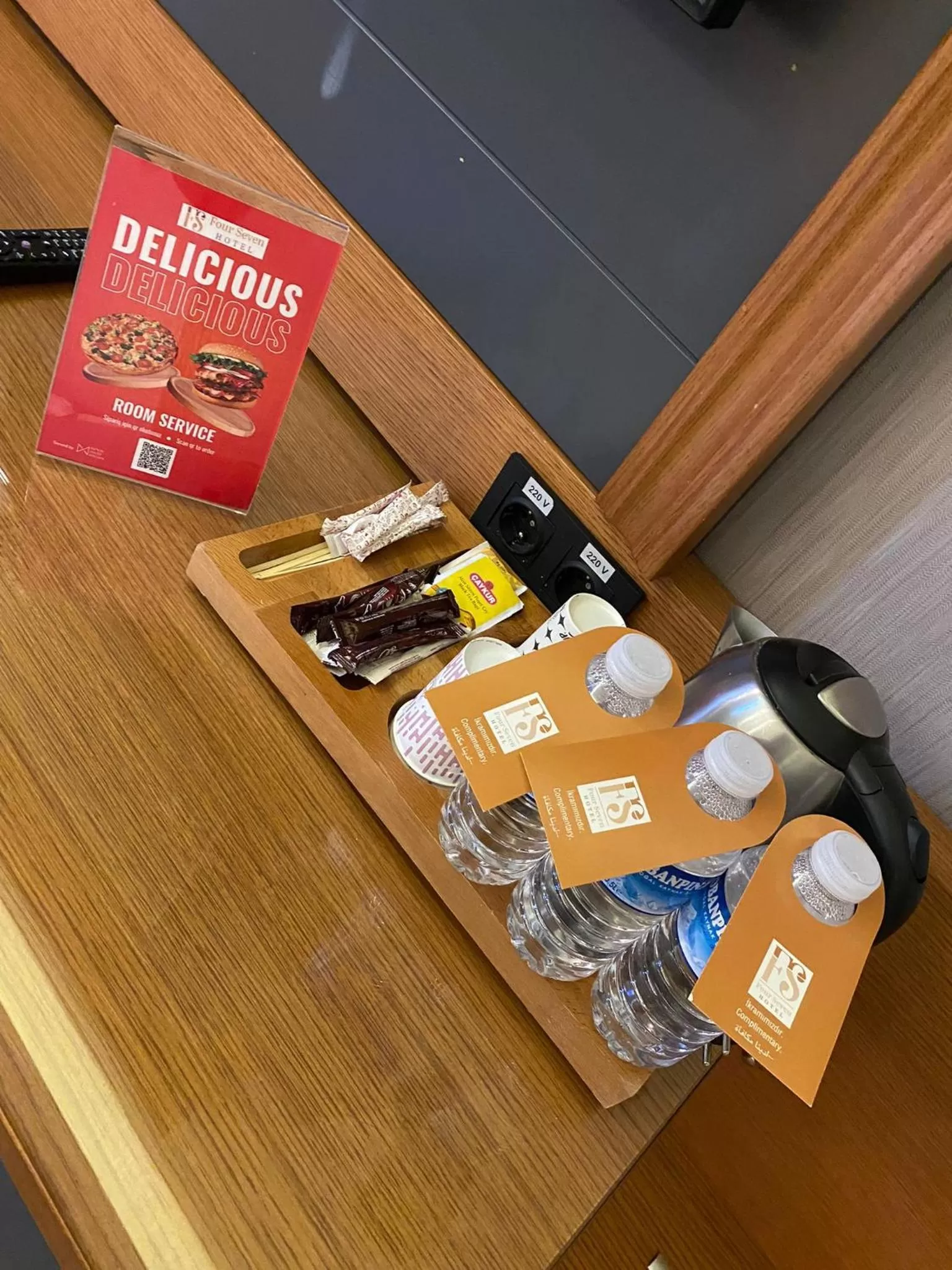 Coffee/tea facilities in FOUR SEVEN HOTEL