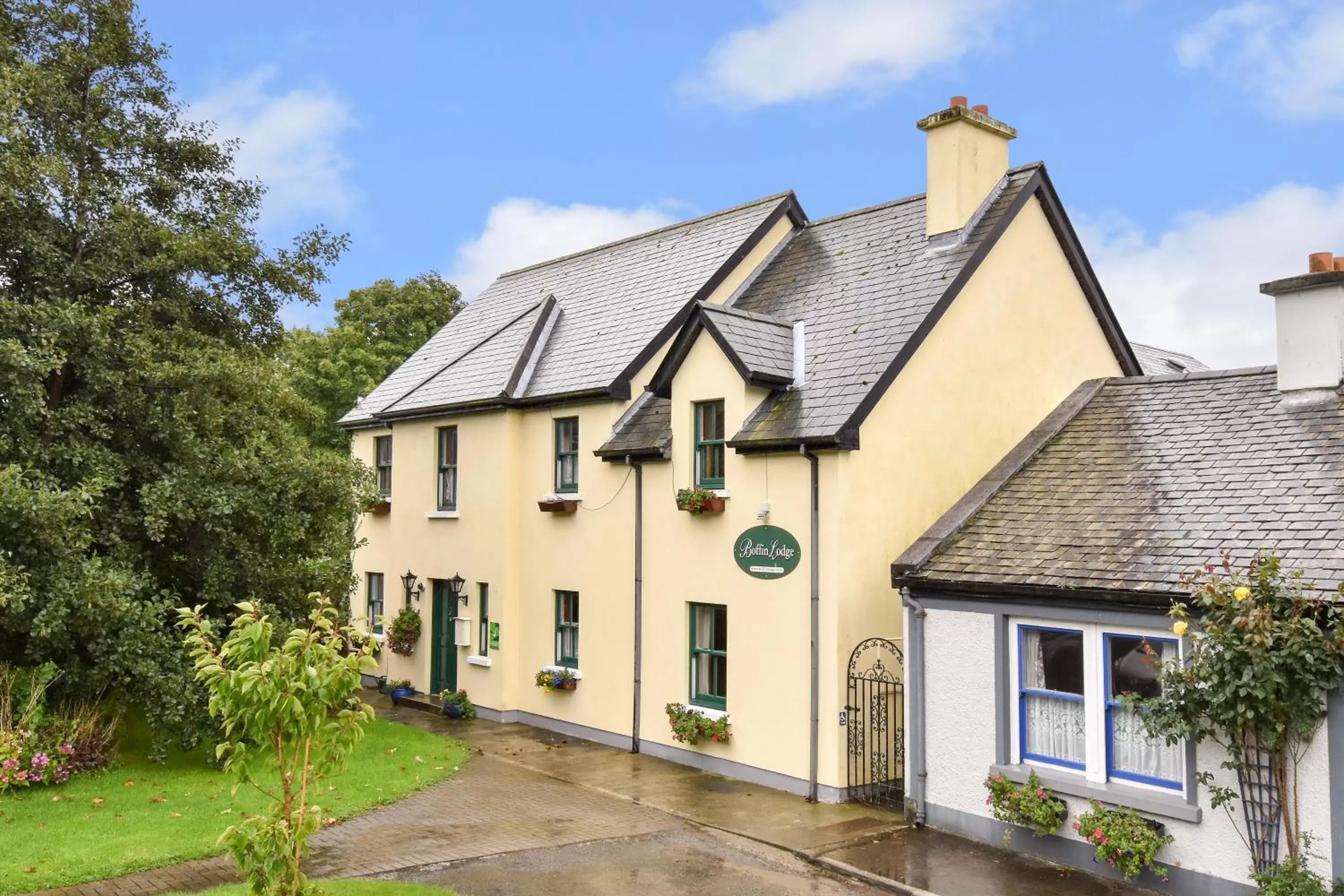 Facade/entrance, Property Building in Boffin Lodge Guest House