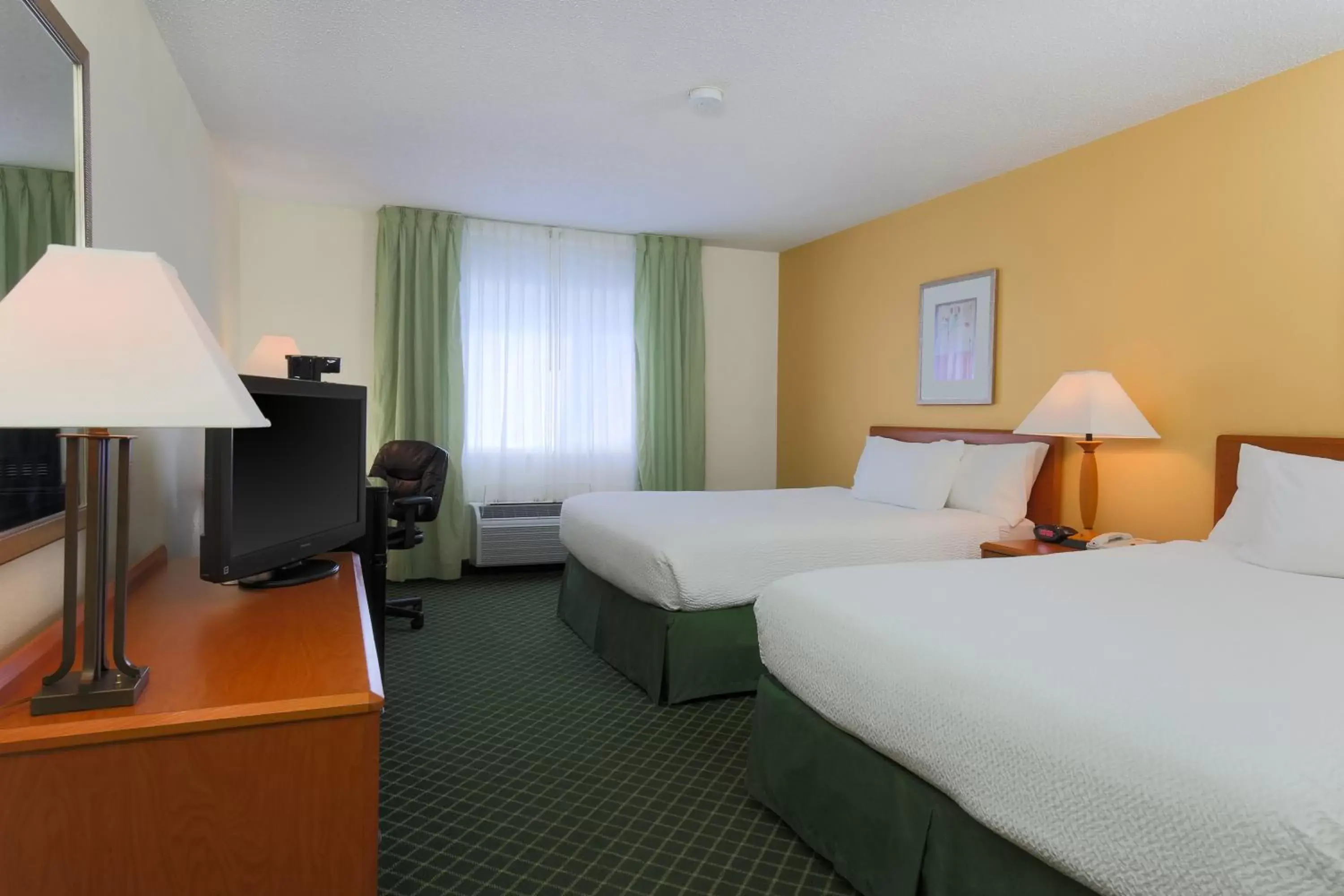 Bedroom, TV/Entertainment Center in Comfort Inn & Suites