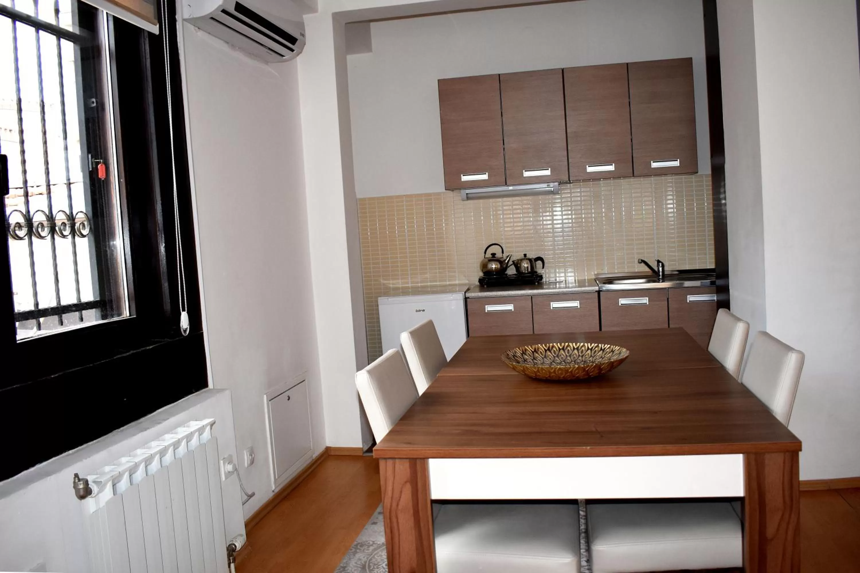 Shower in Hotel Corner