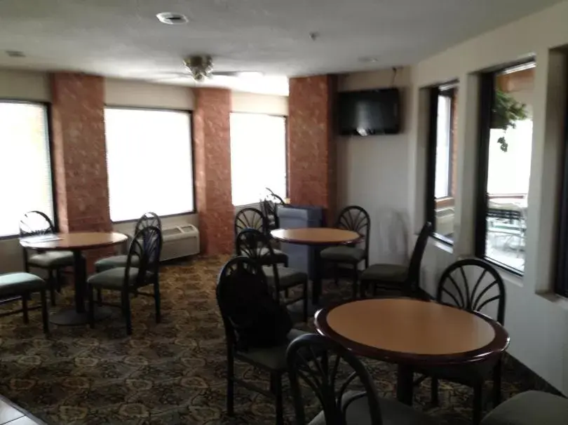 Restaurant/Places to Eat in Baymont Inn & Suites by Wyndham San Marcos