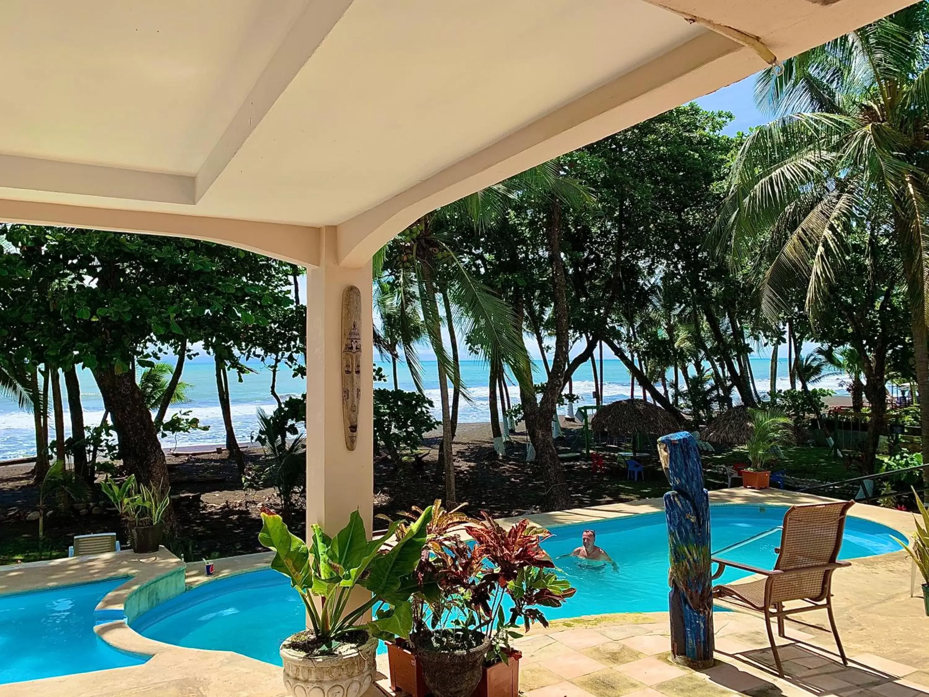 Swimming Pool in Hotel Beachfront Vista Hermosa