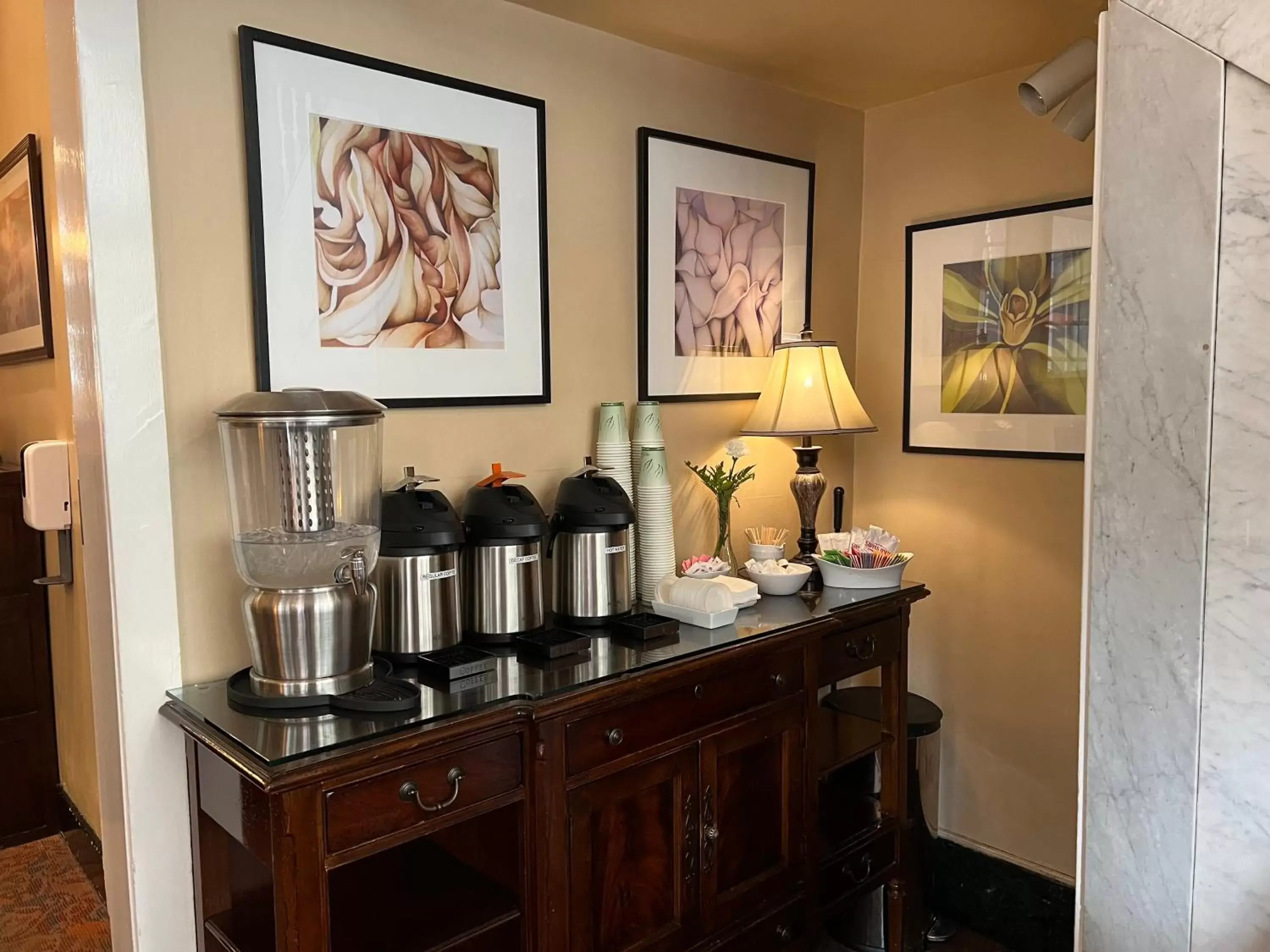 Coffee/tea facilities in The Andrews Hotel