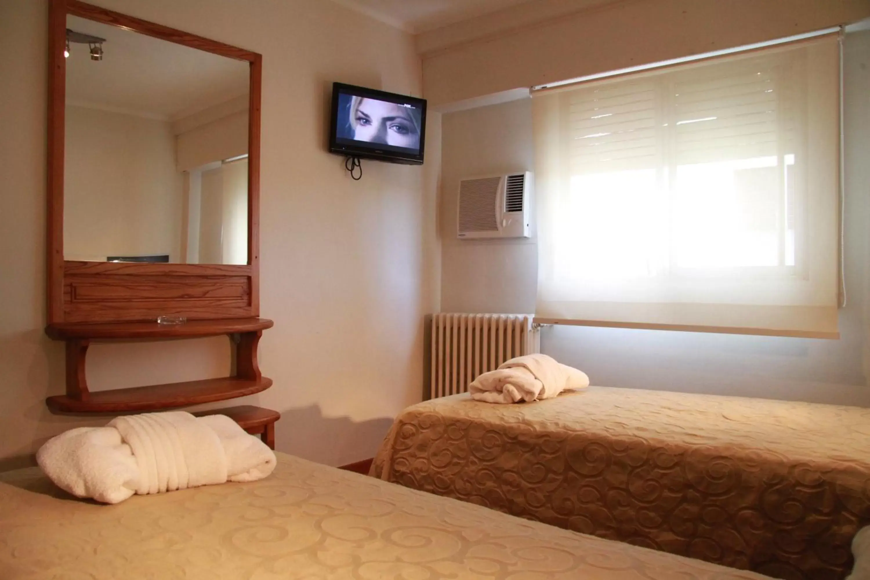 Photo of the whole room, Bed in Kalton Photo of the whole room, Bed in Kalton